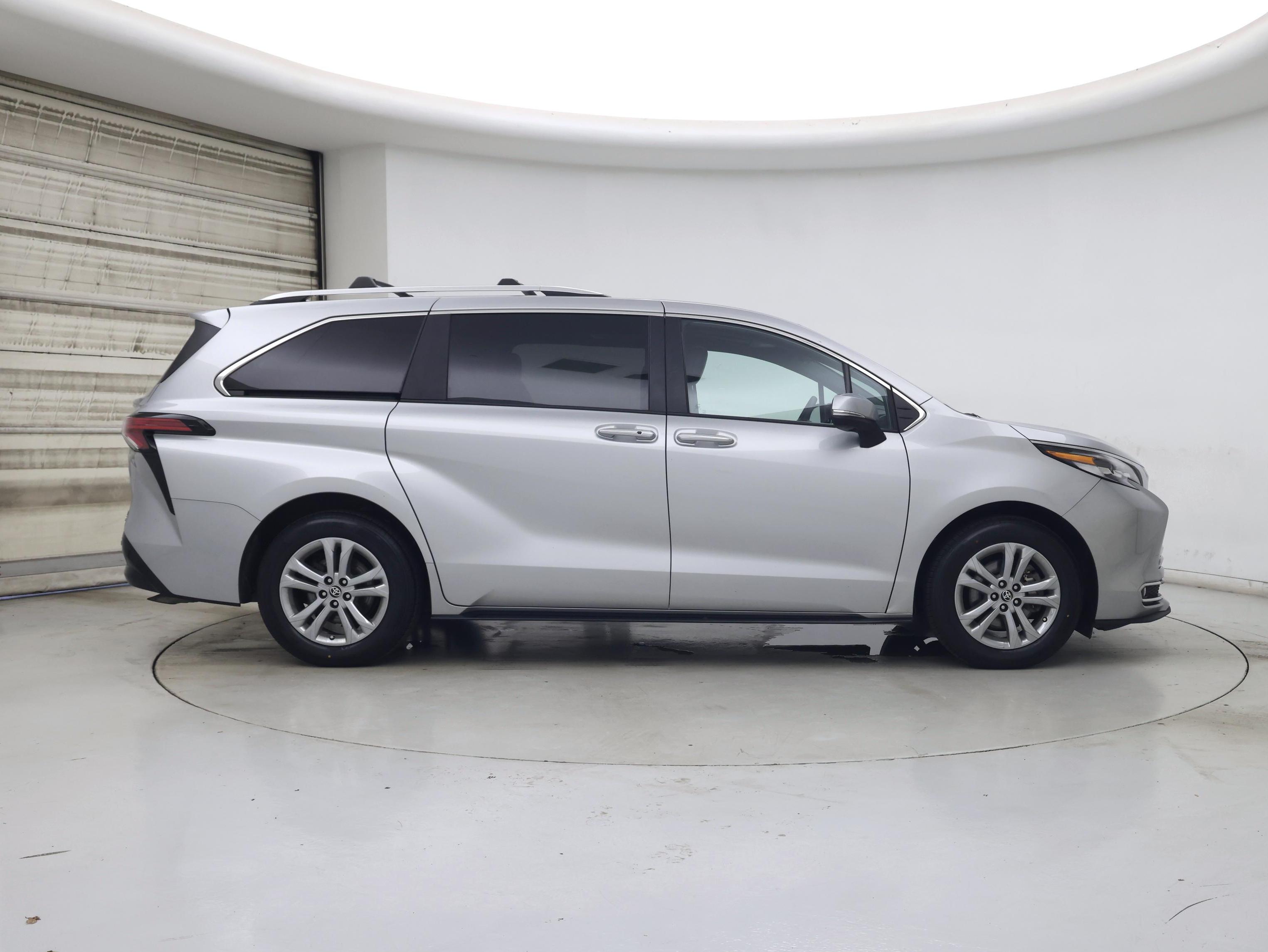 Thumbnail: 2022 Toyota Sienna - 7