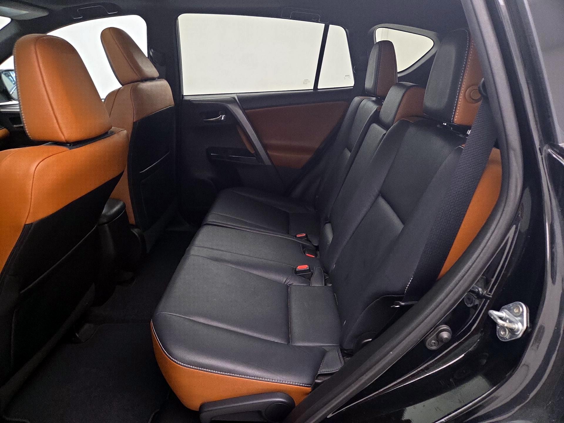 Thumbnail: 2016 Toyota RAV4 - 20