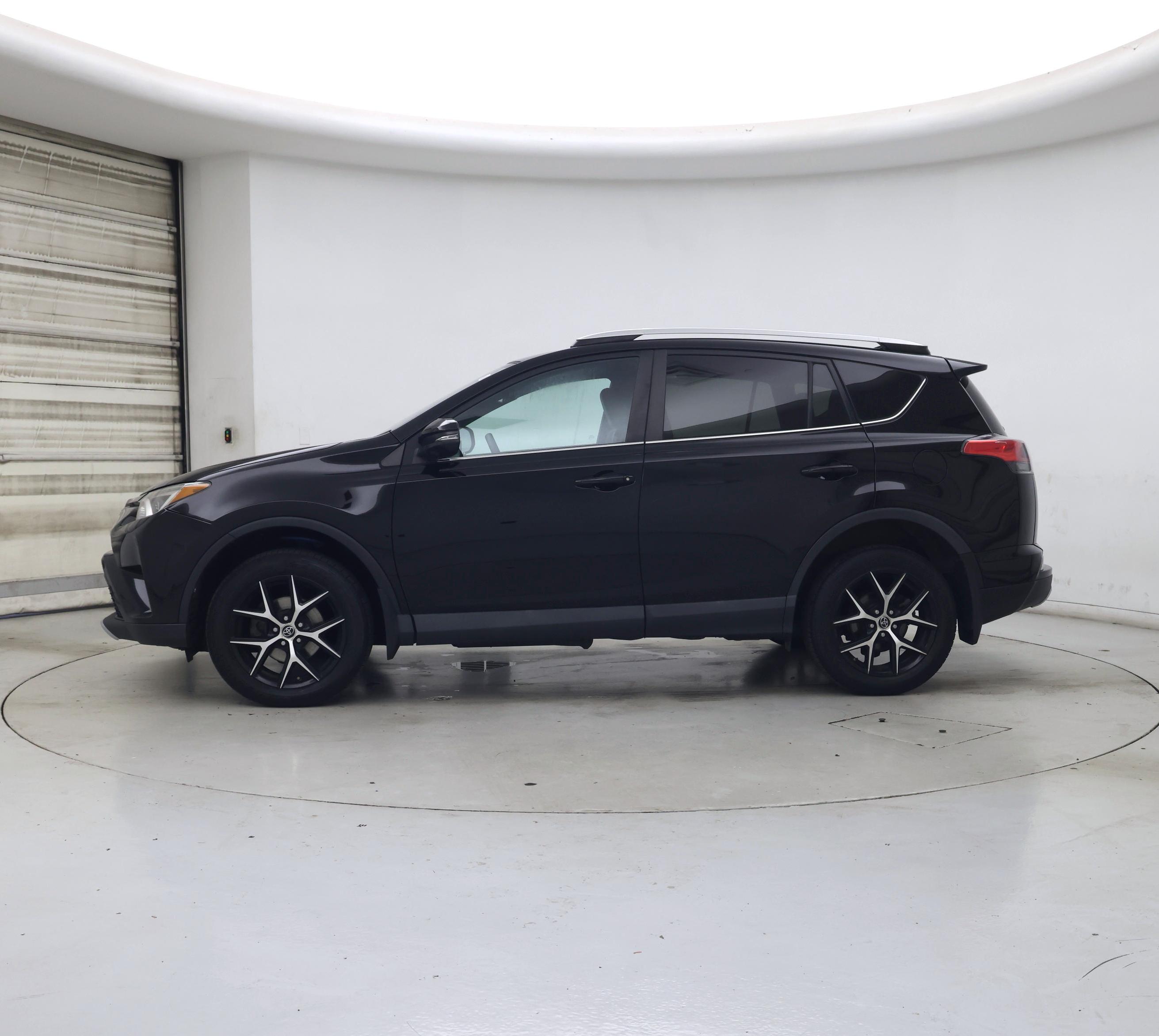 Thumbnail: 2016 Toyota RAV4 - 3