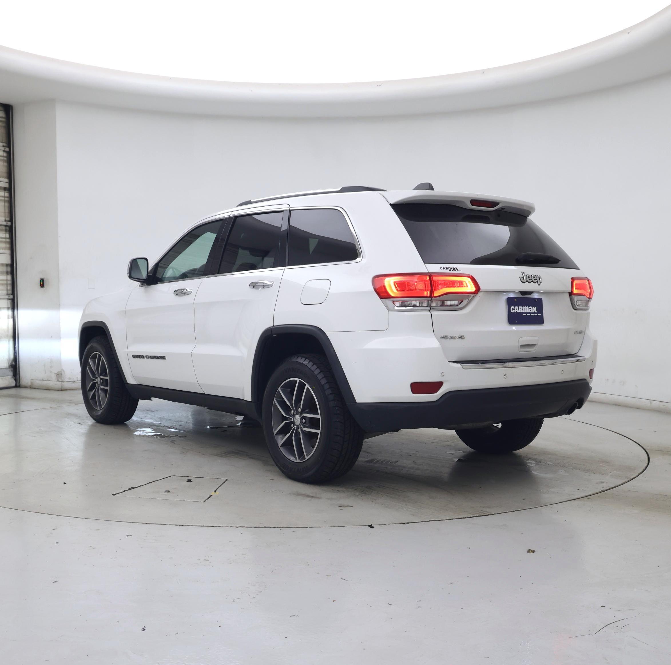 Thumbnail: 2017 Jeep Grand Cherokee - 2