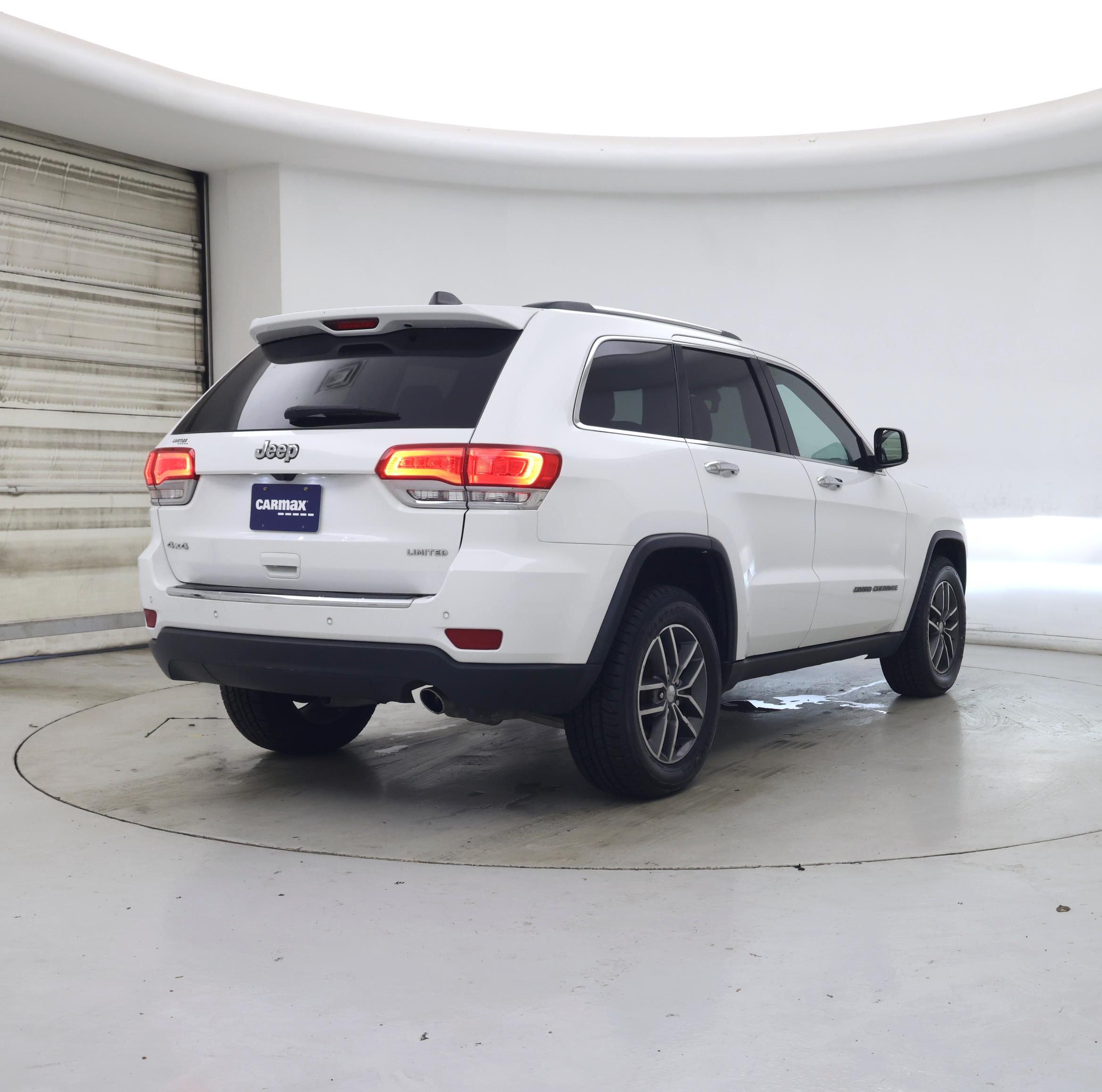 Thumbnail: 2017 Jeep Grand Cherokee - 8