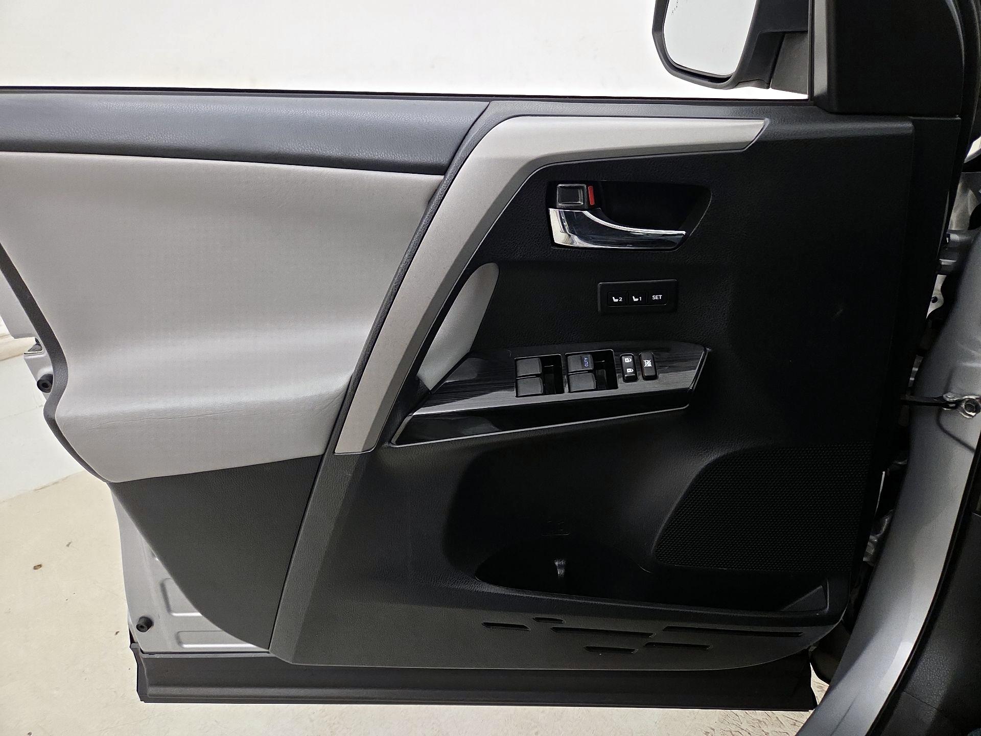 Thumbnail: 2018 Toyota RAV4 - 12