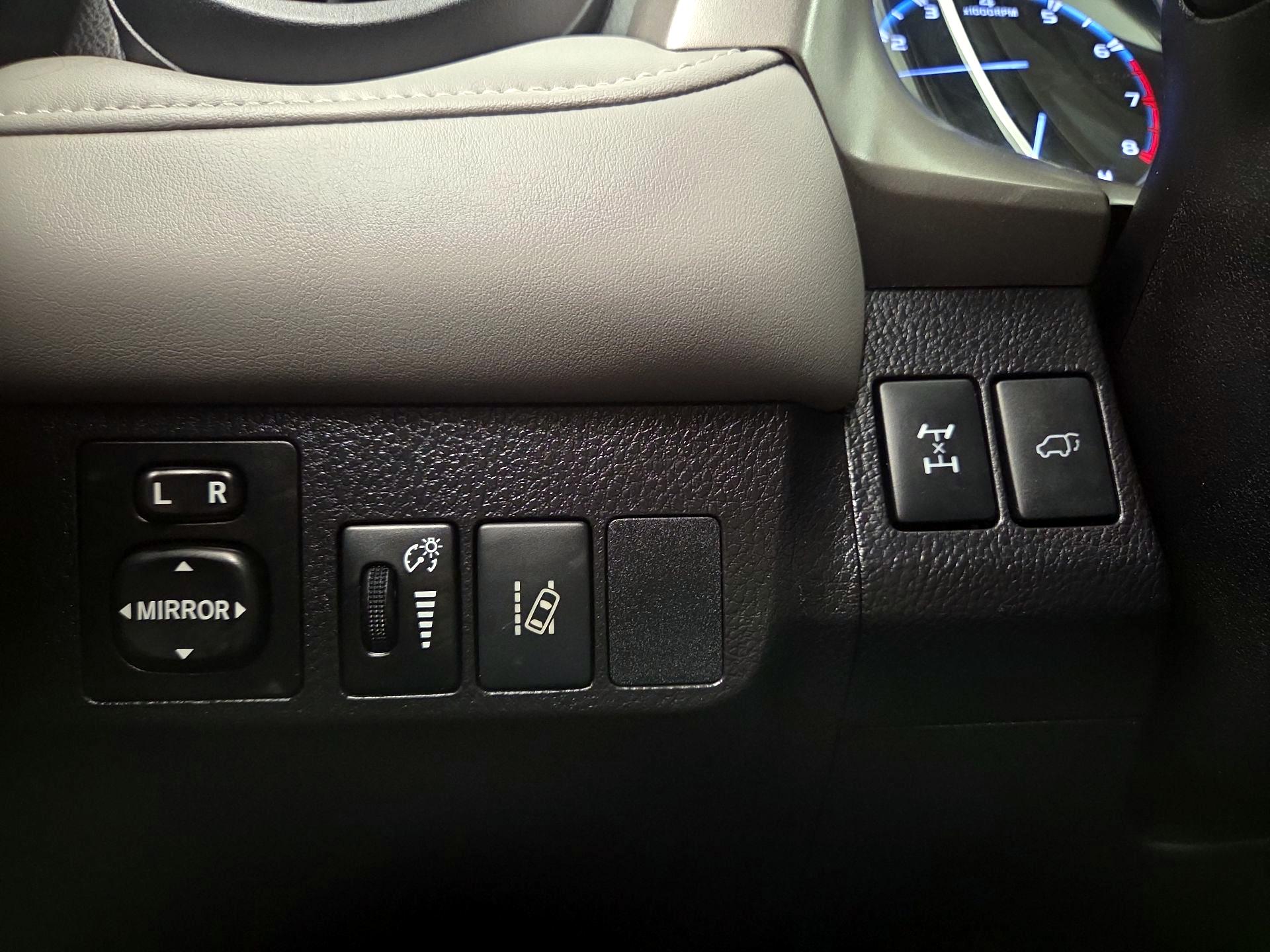 Thumbnail: 2018 Toyota RAV4 - 13