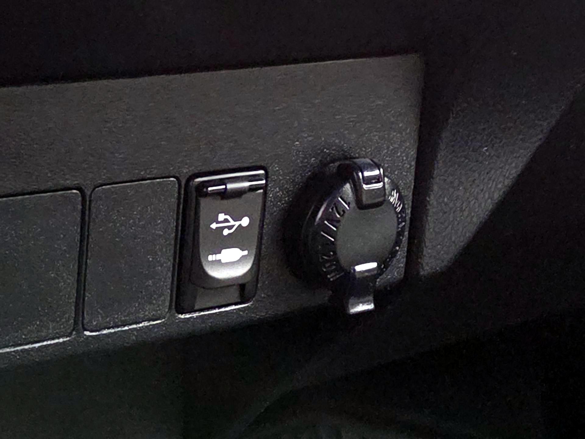 Thumbnail: 2018 Toyota RAV4 - 19