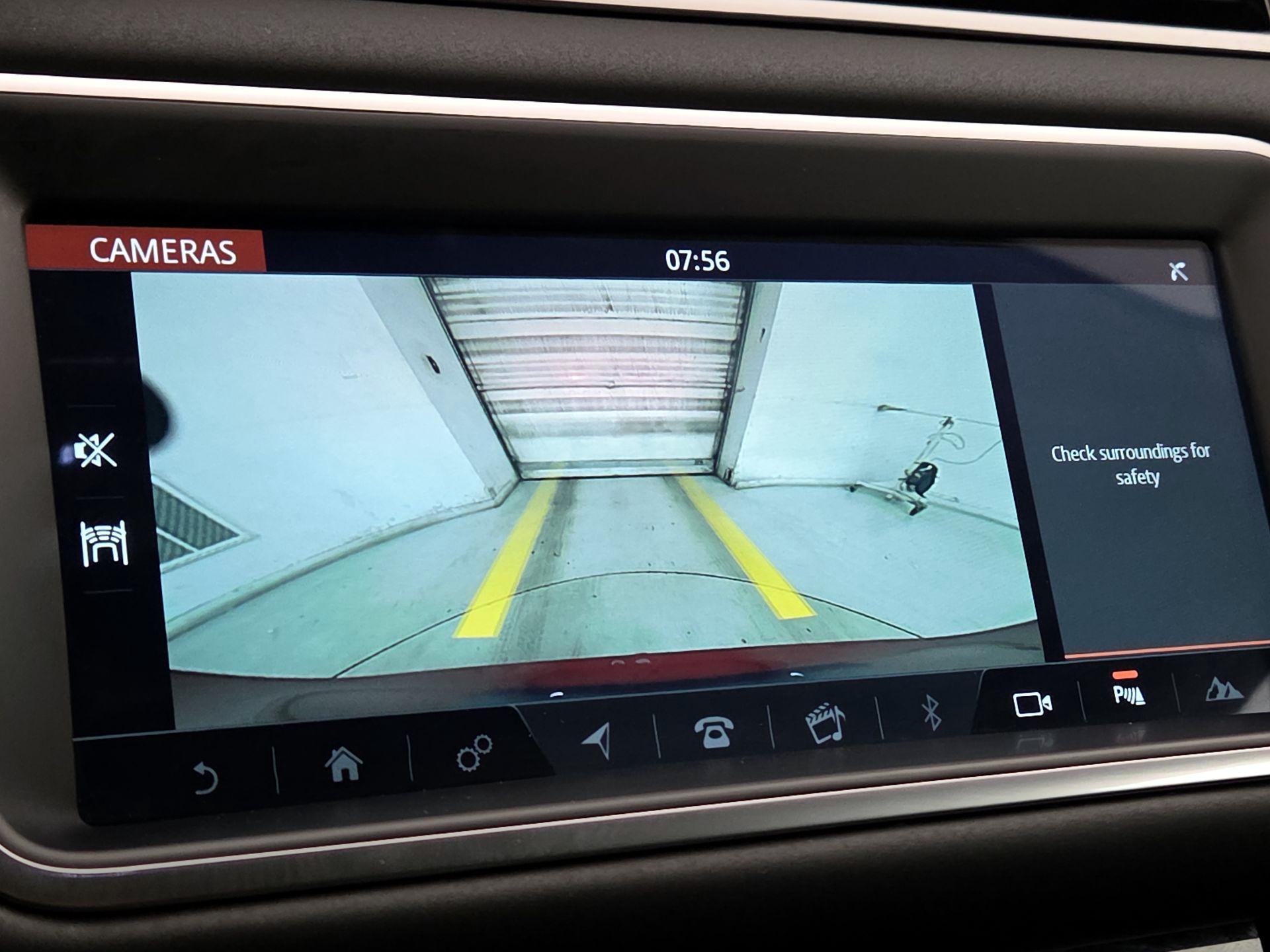 Thumbnail: 2020 Land Rover Range Rover Evoque - 15
