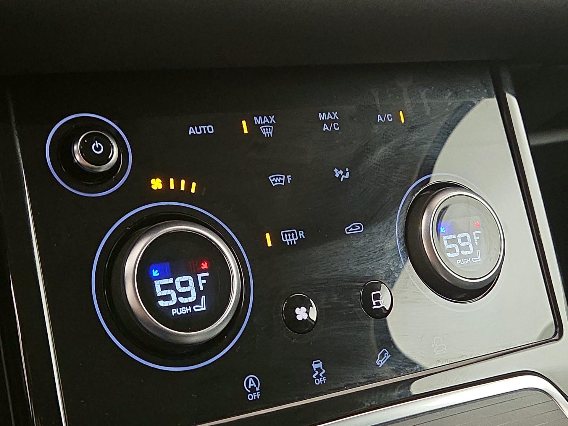 Thumbnail: 2020 Land Rover Range Rover Evoque - 17