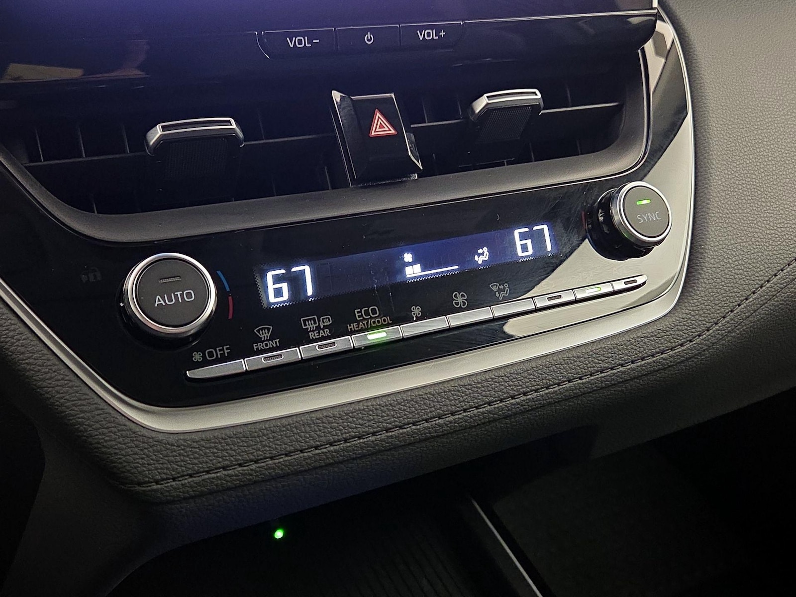 2026 Toyota Corolla Cross XLE - Photo 18