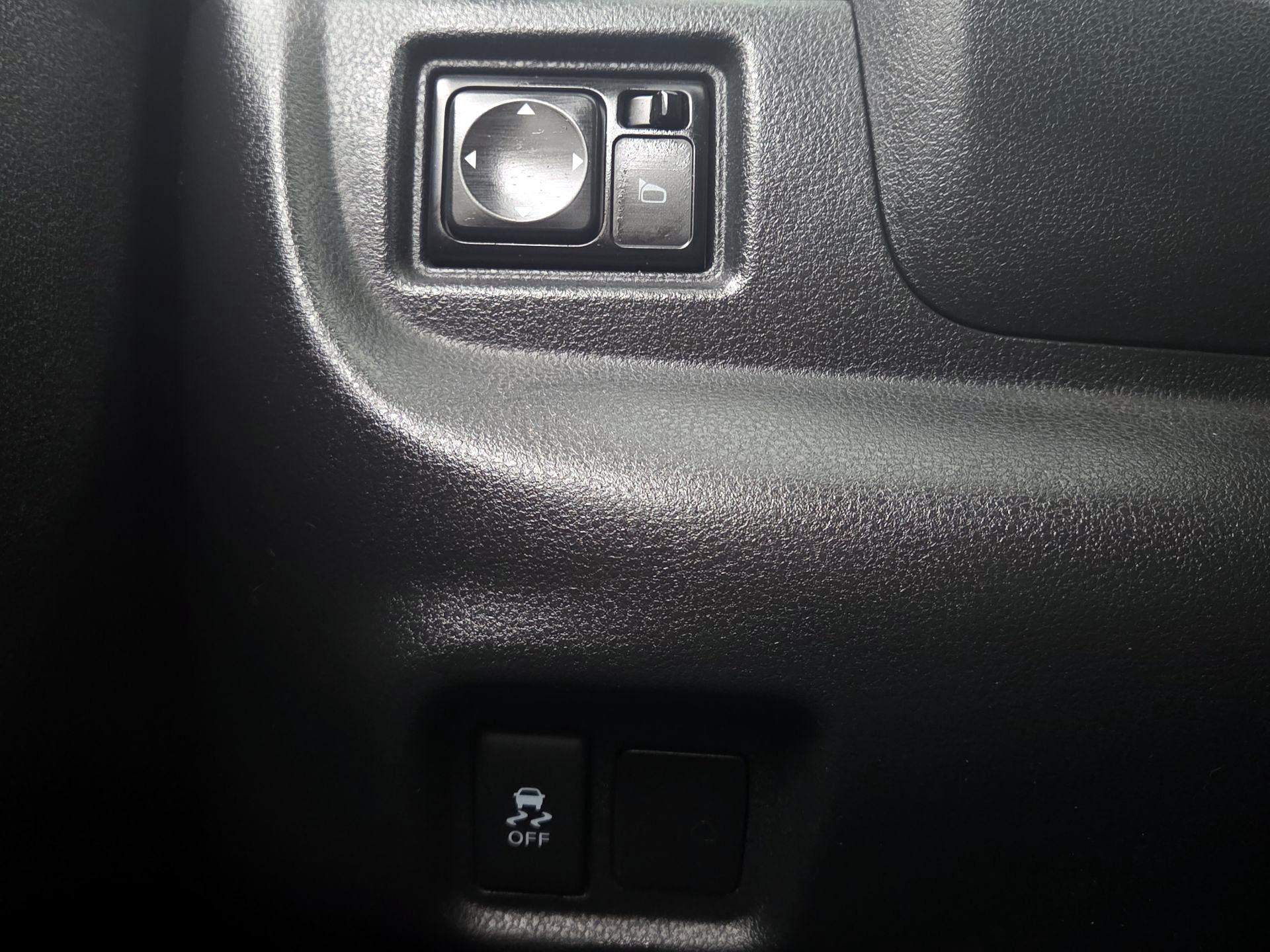 Thumbnail: 2016 Nissan Versa Note - 13