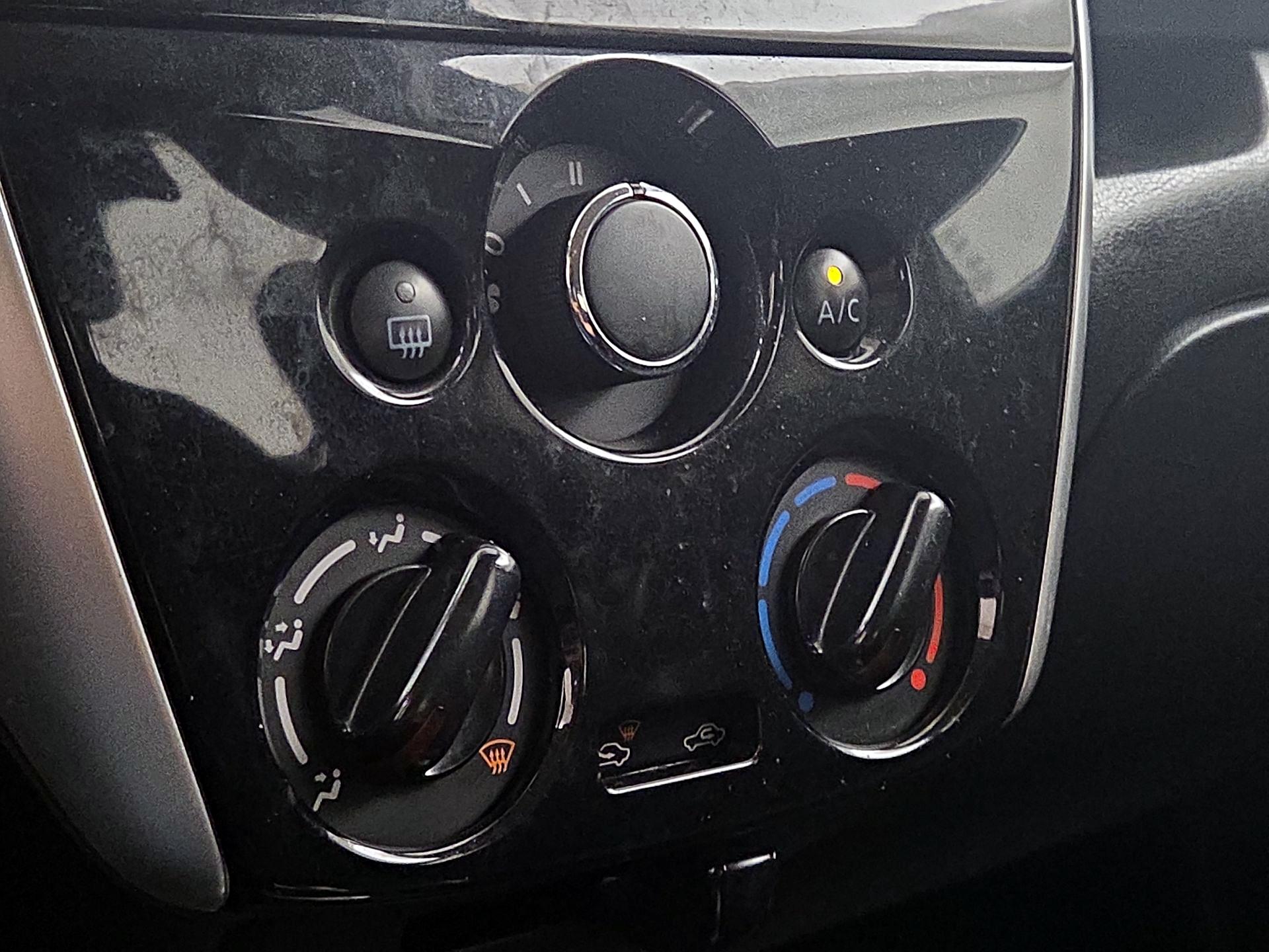 Thumbnail: 2016 Nissan Versa Note - 16