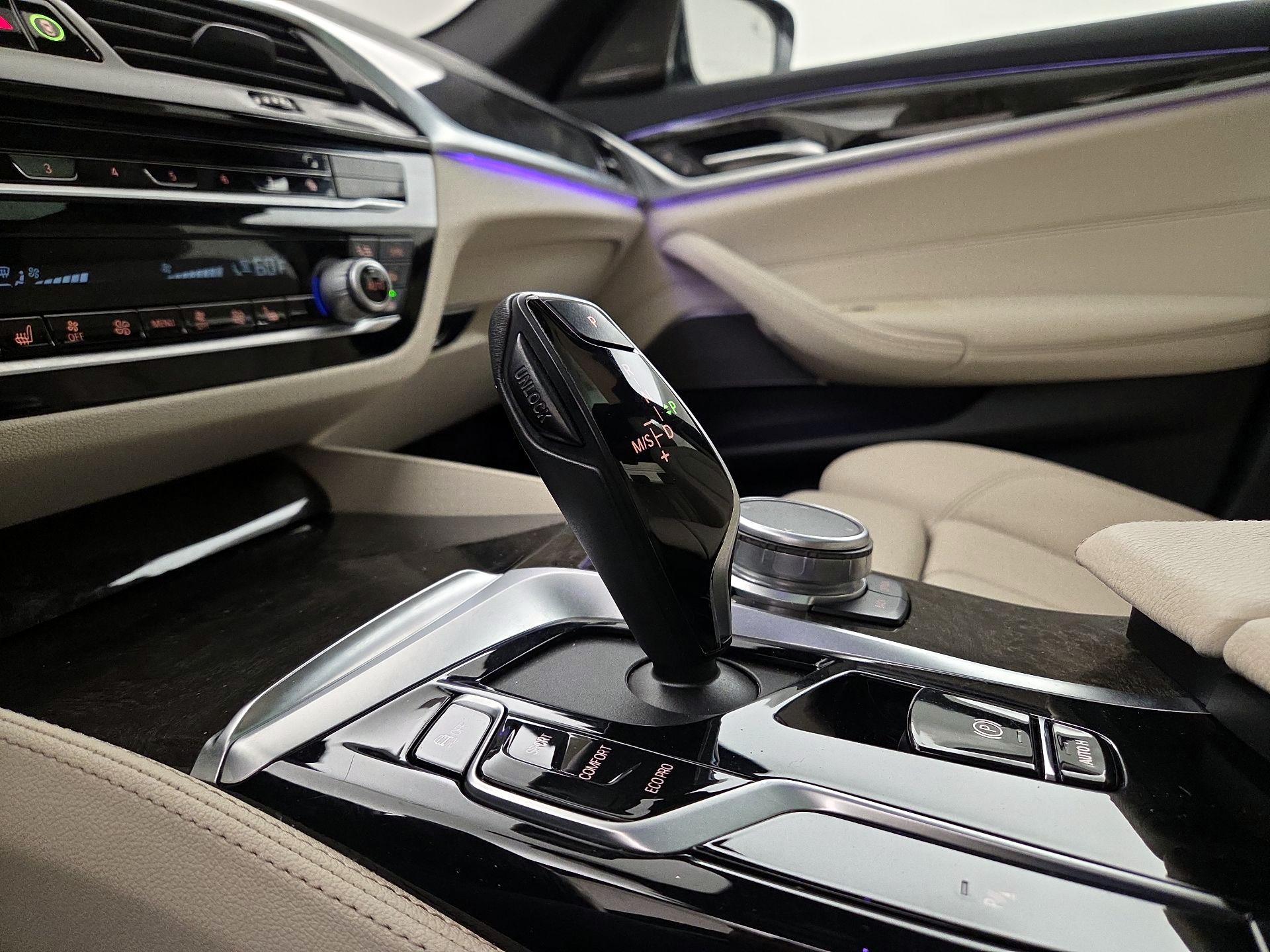 Thumbnail: 2021 BMW 5 Series - 18