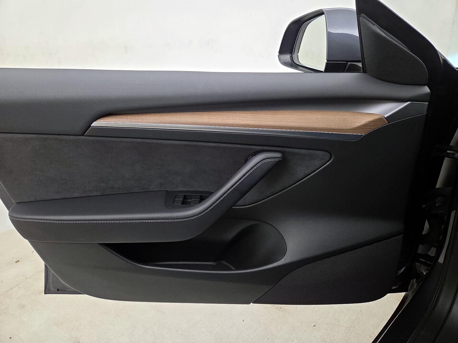 Thumbnail: 2023 Tesla Model 3 - 12