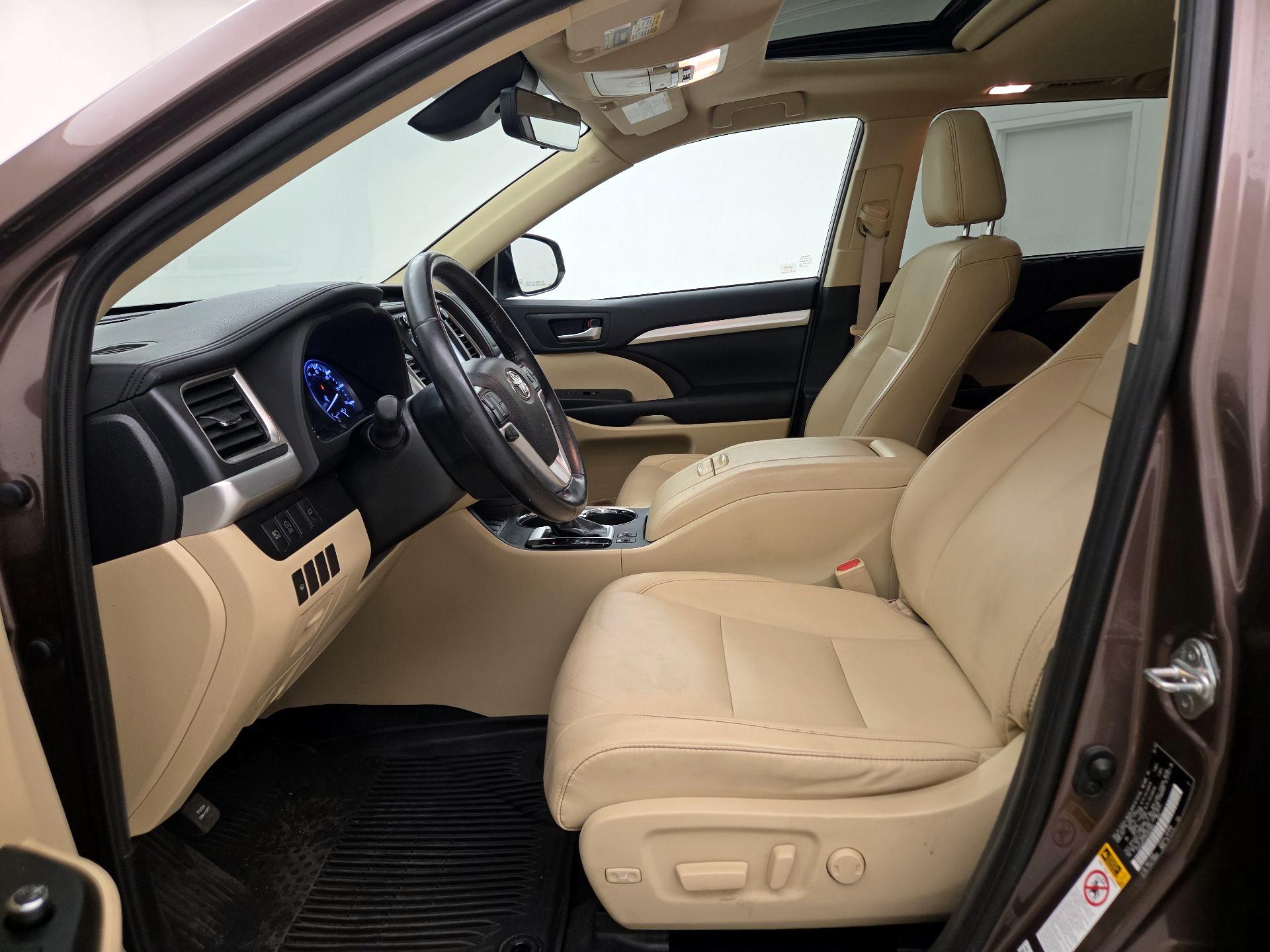 Thumbnail: 2019 Toyota Highlander - 11