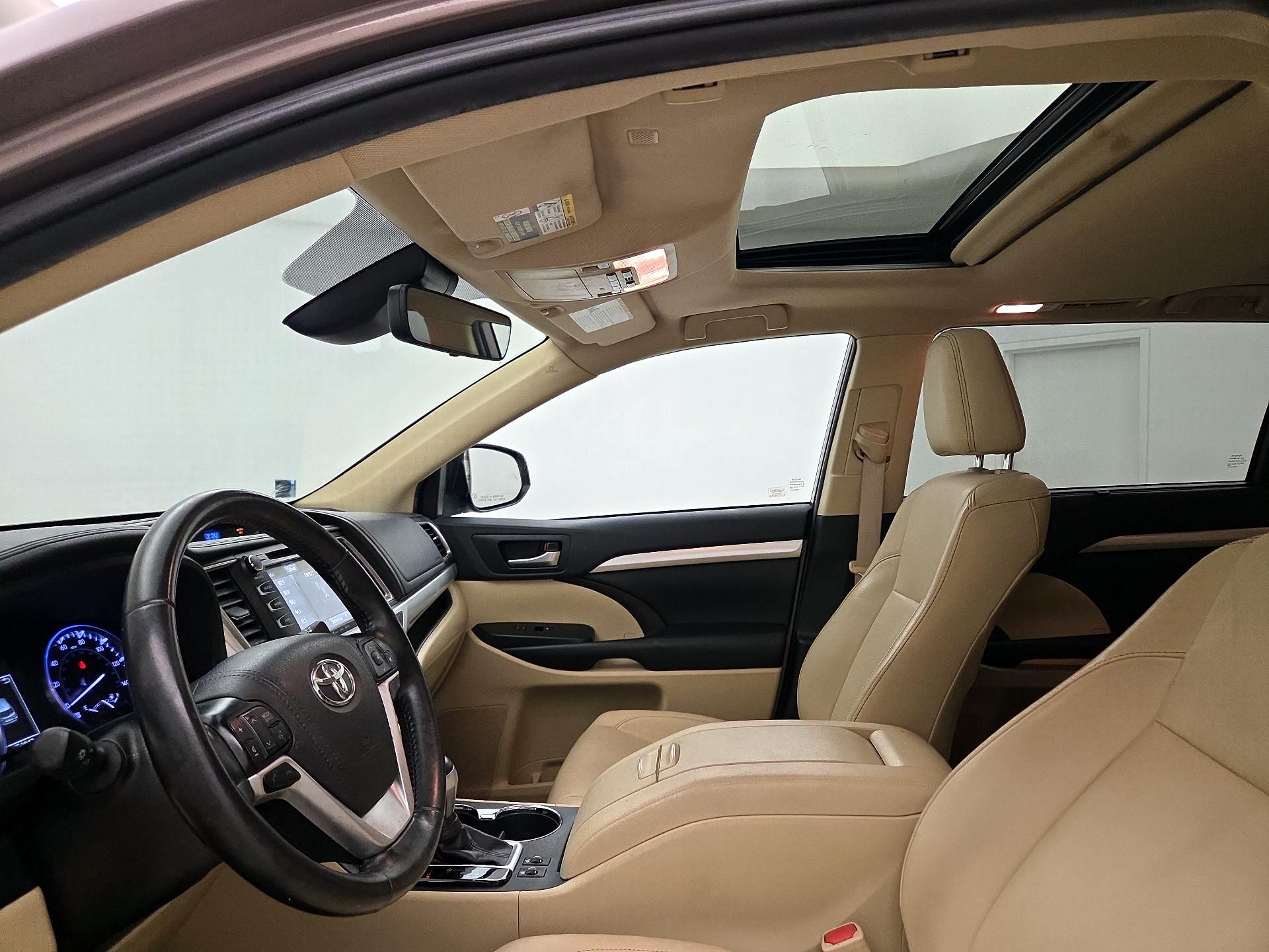 Thumbnail: 2019 Toyota Highlander - 19