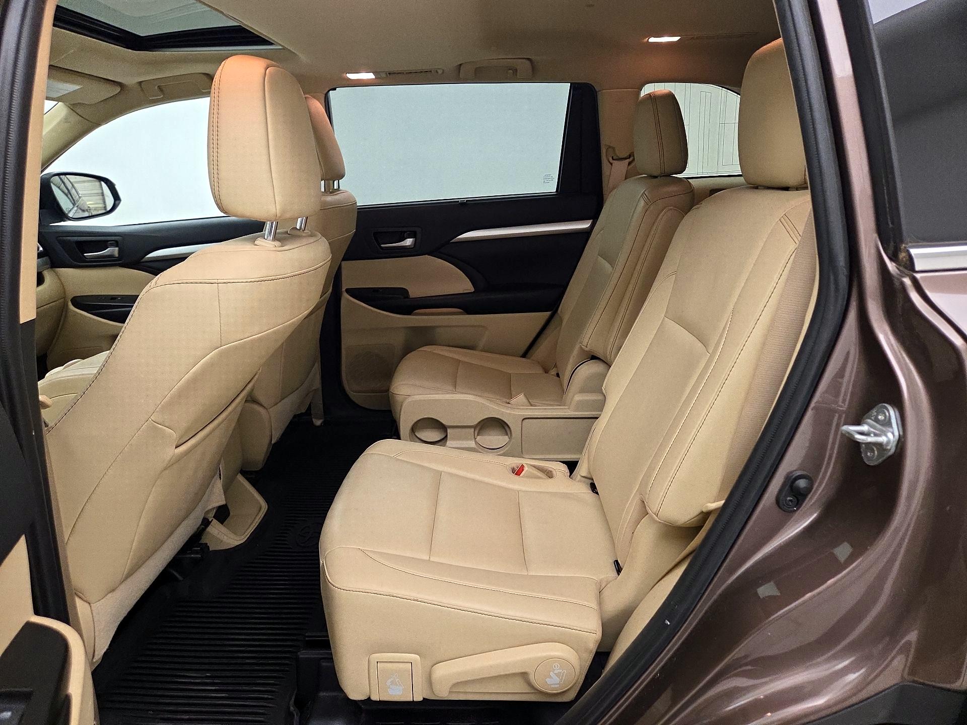 Thumbnail: 2019 Toyota Highlander - 20