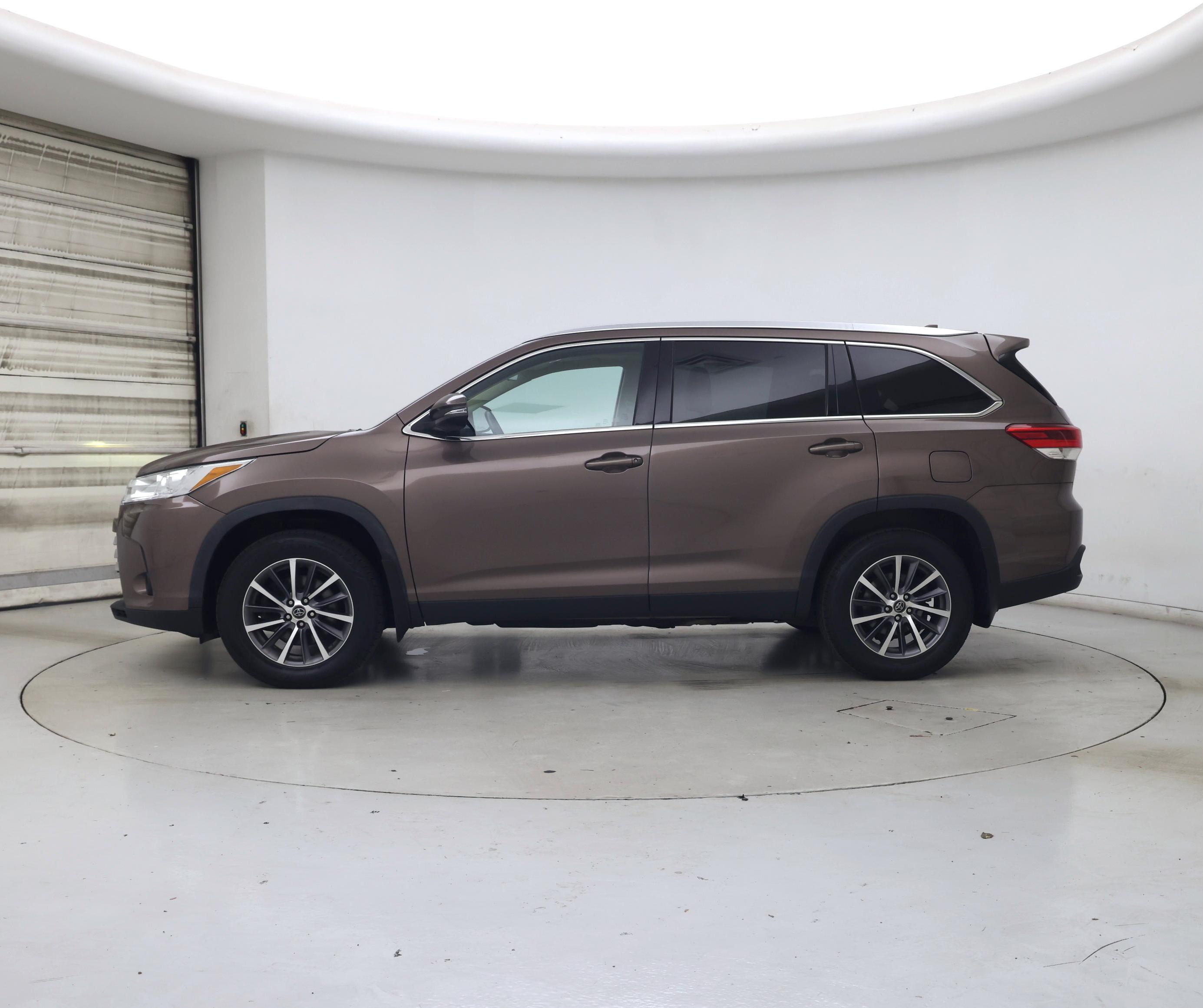 Thumbnail: 2019 Toyota Highlander - 3