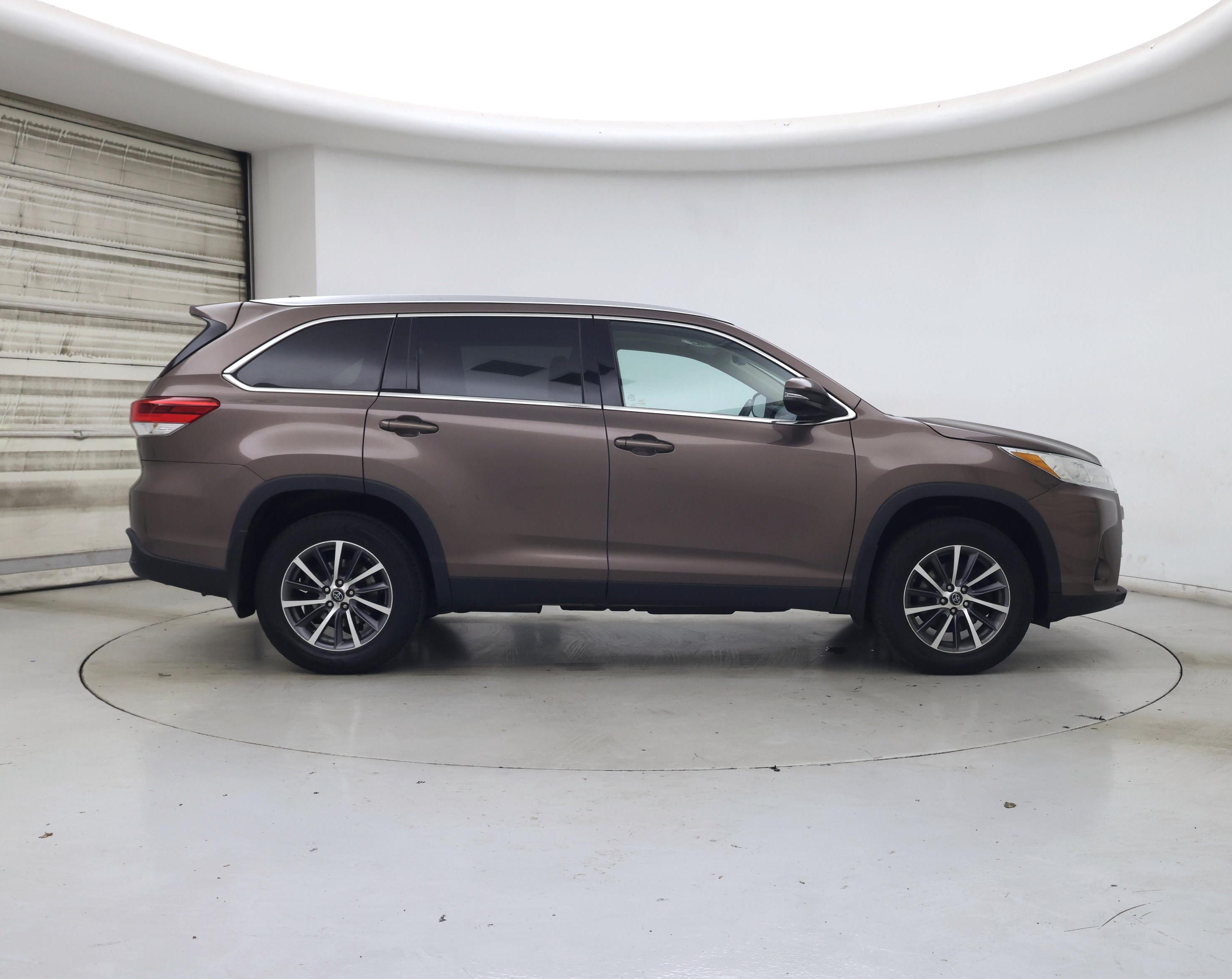 Thumbnail: 2019 Toyota Highlander - 7