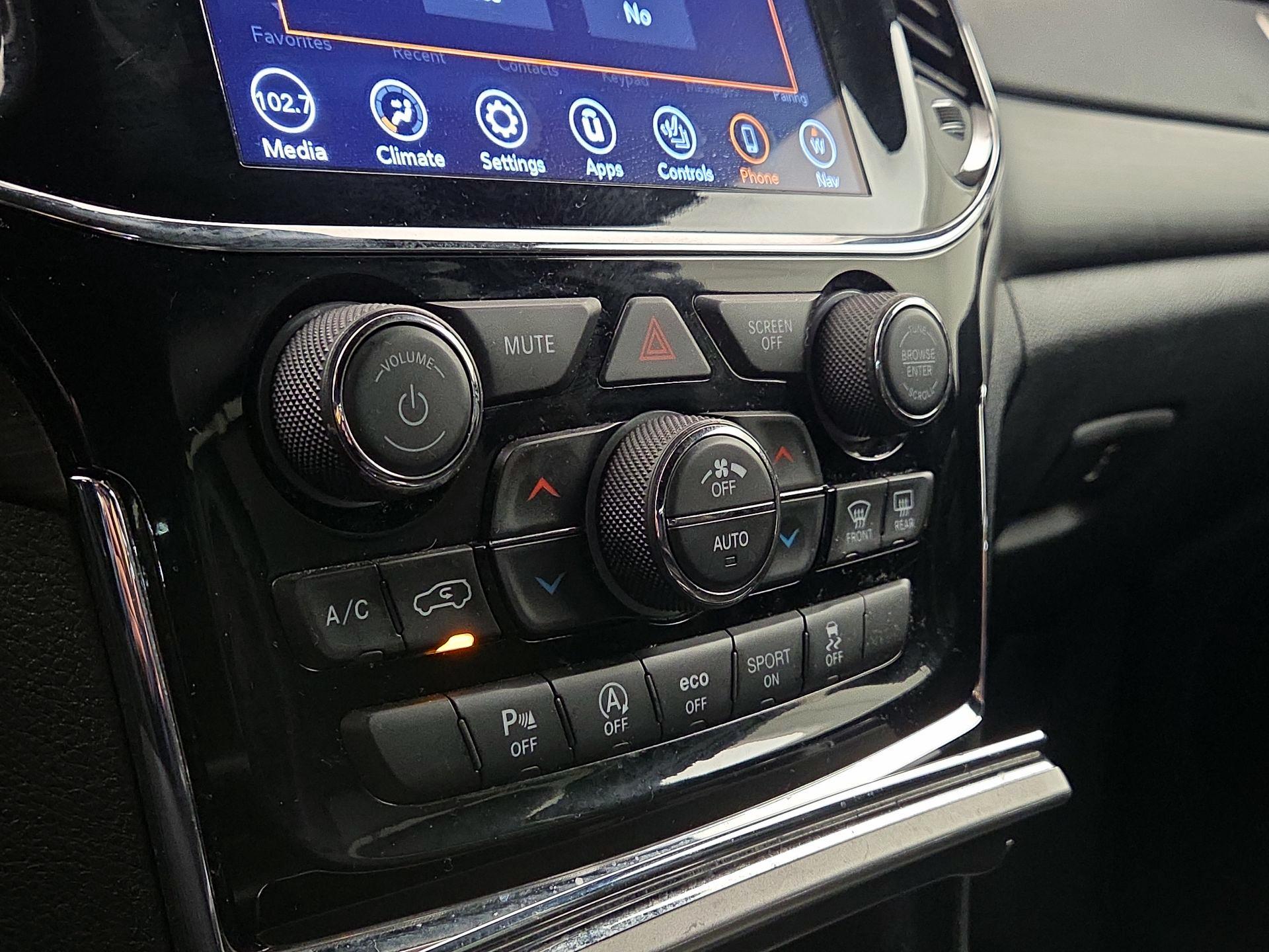 Thumbnail: 2020 Jeep Grand Cherokee - 17