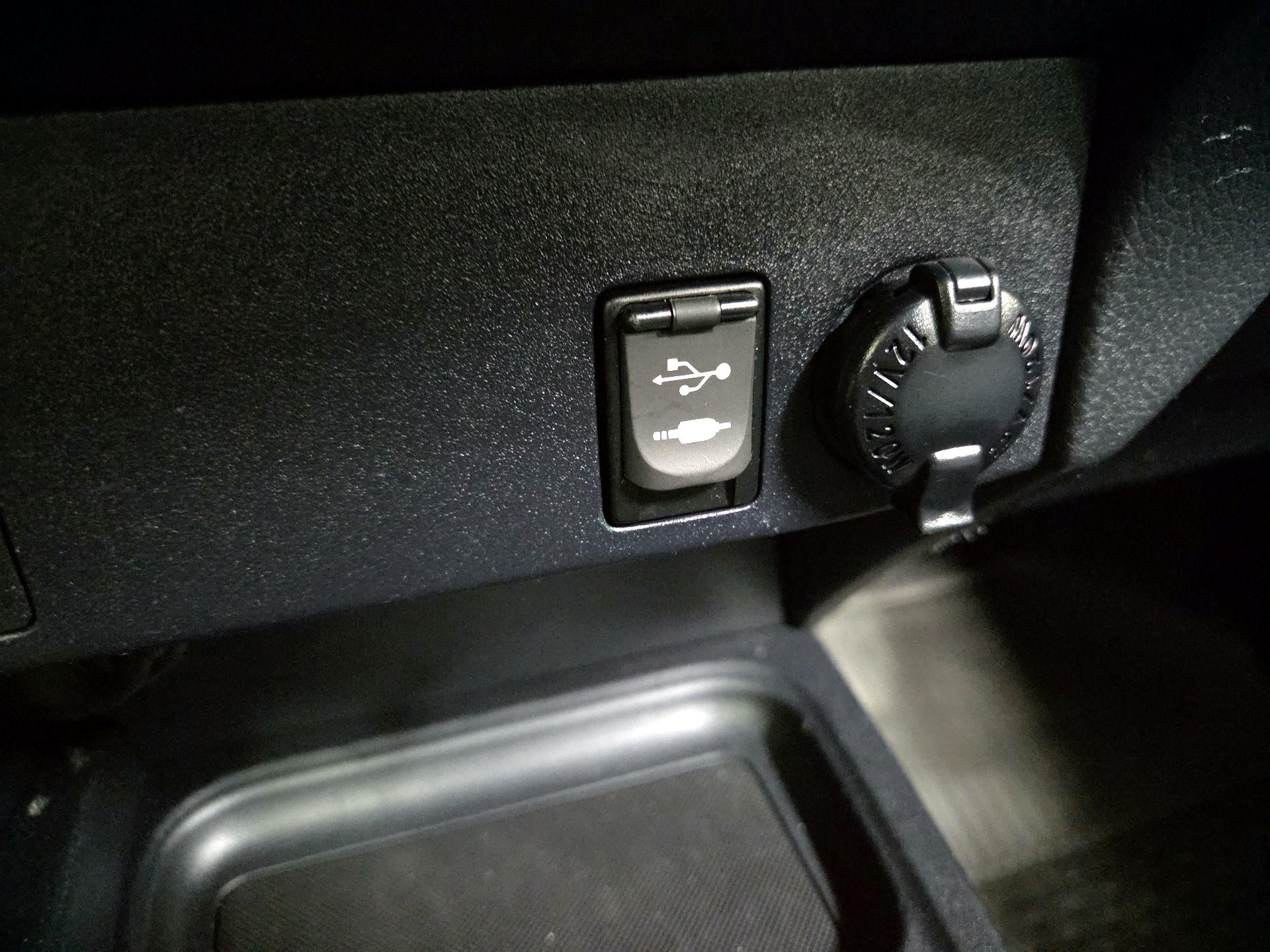 Thumbnail: 2017 Toyota RAV4 - 18