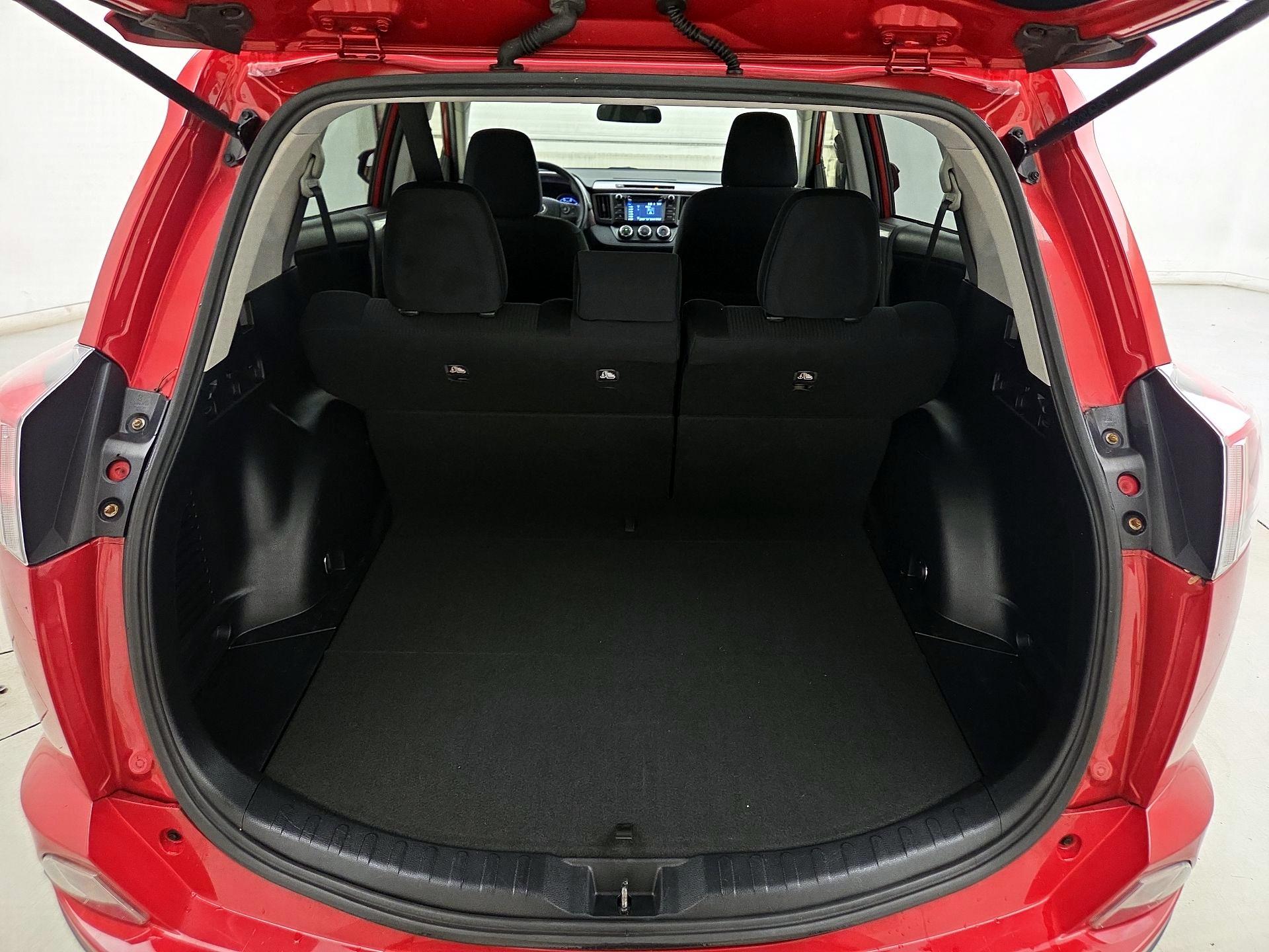 Thumbnail: 2017 Toyota RAV4 - 20