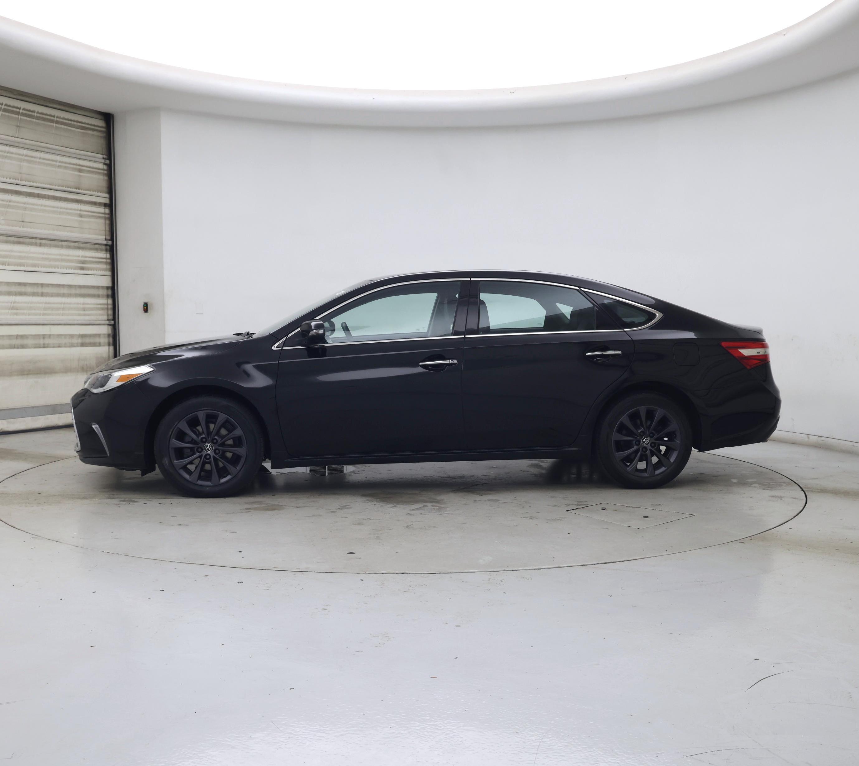 Thumbnail: 2018 Toyota Avalon - 3