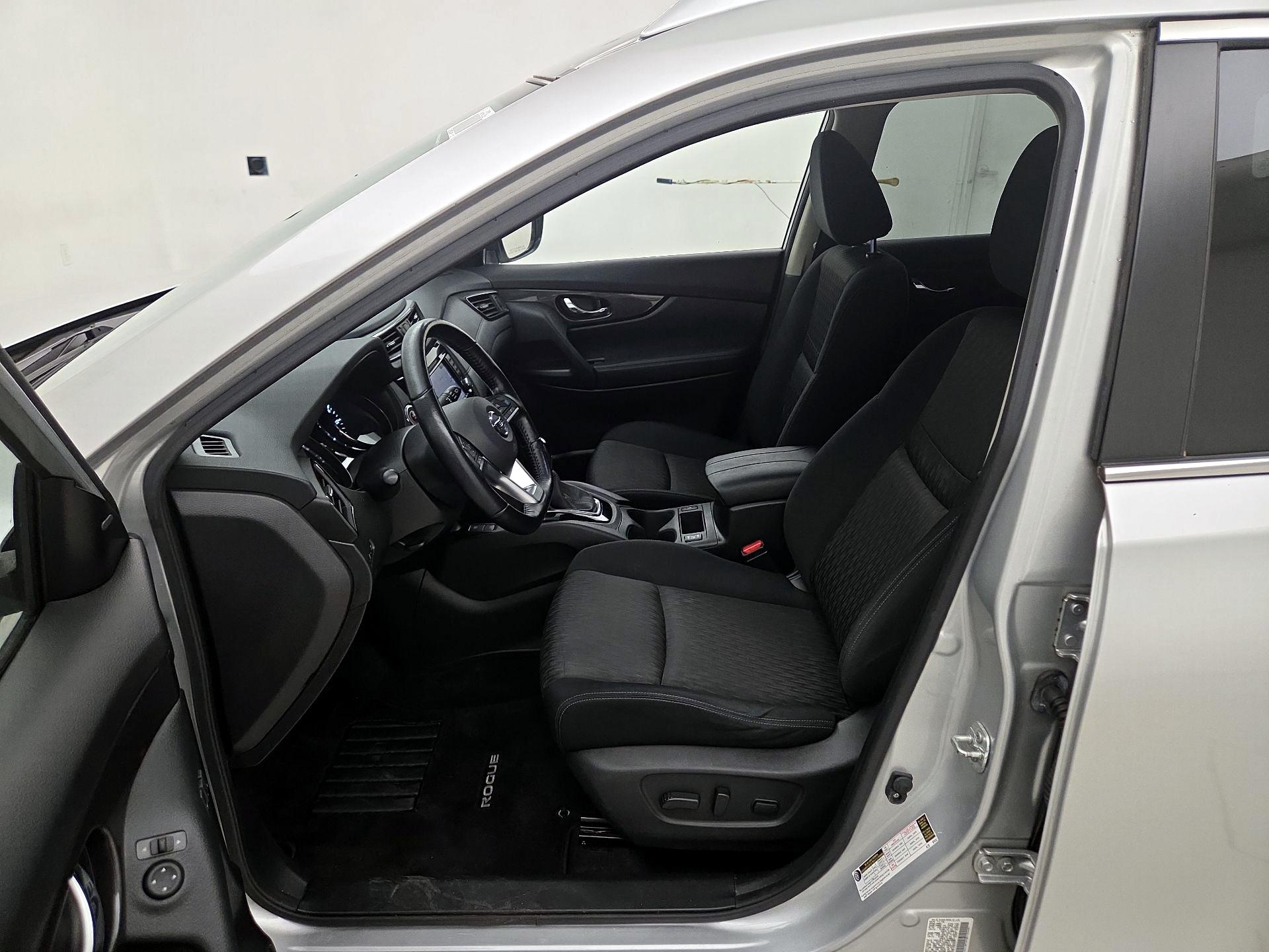 Thumbnail: 2020 Nissan Rogue - 11