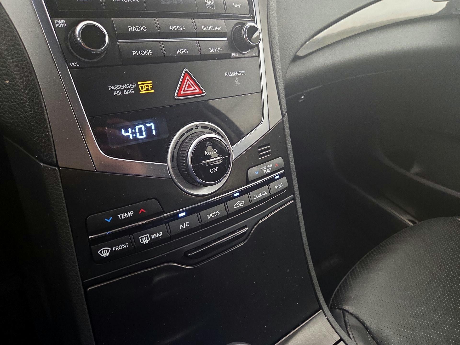 Thumbnail: 2017 Hyundai Azera - 17
