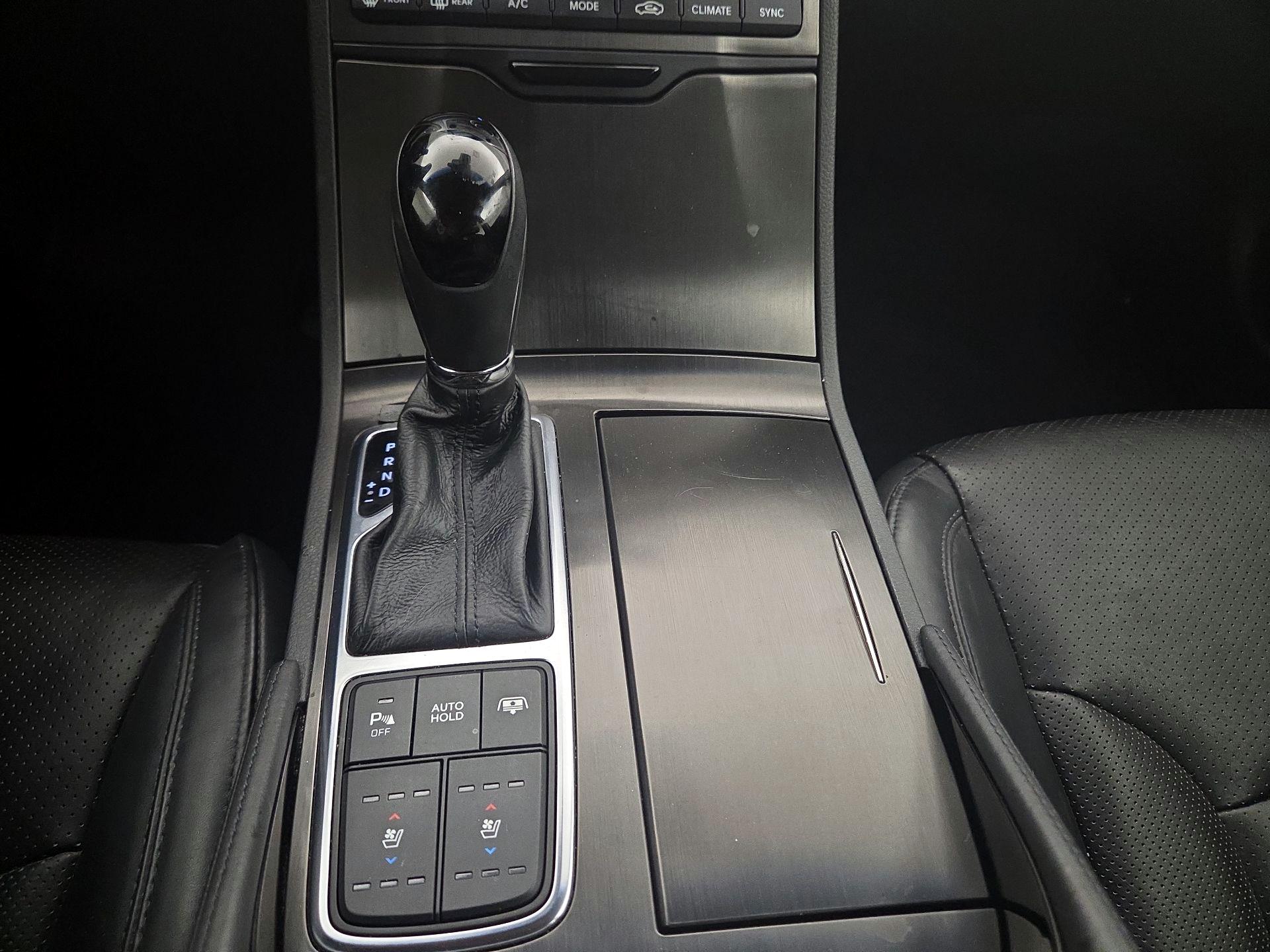 Thumbnail: 2017 Hyundai Azera - 18