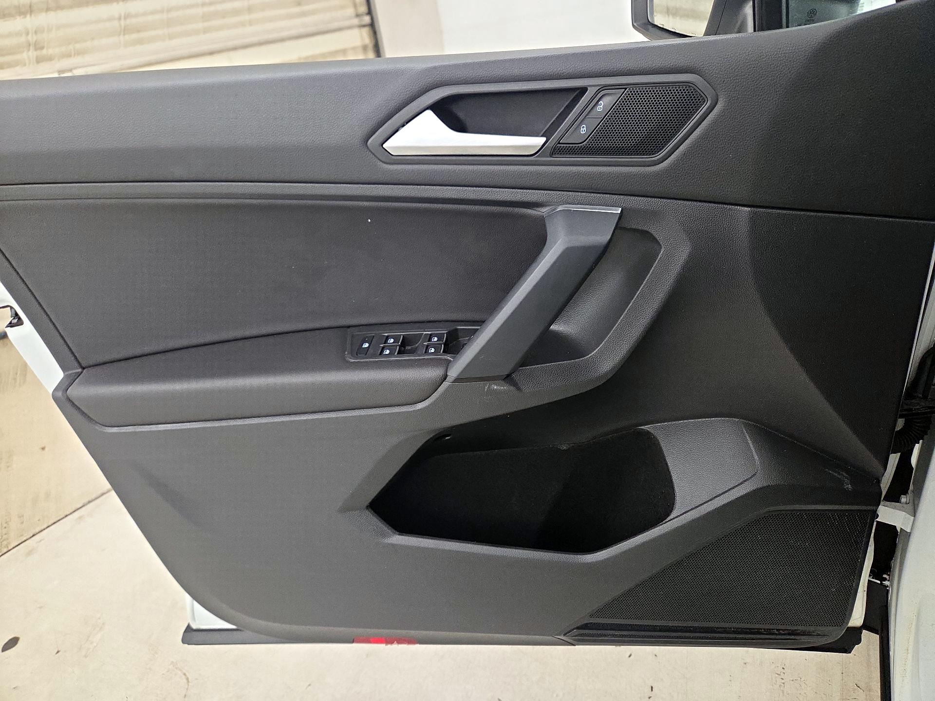 Thumbnail: 2019 Volkswagen Tiguan - 12