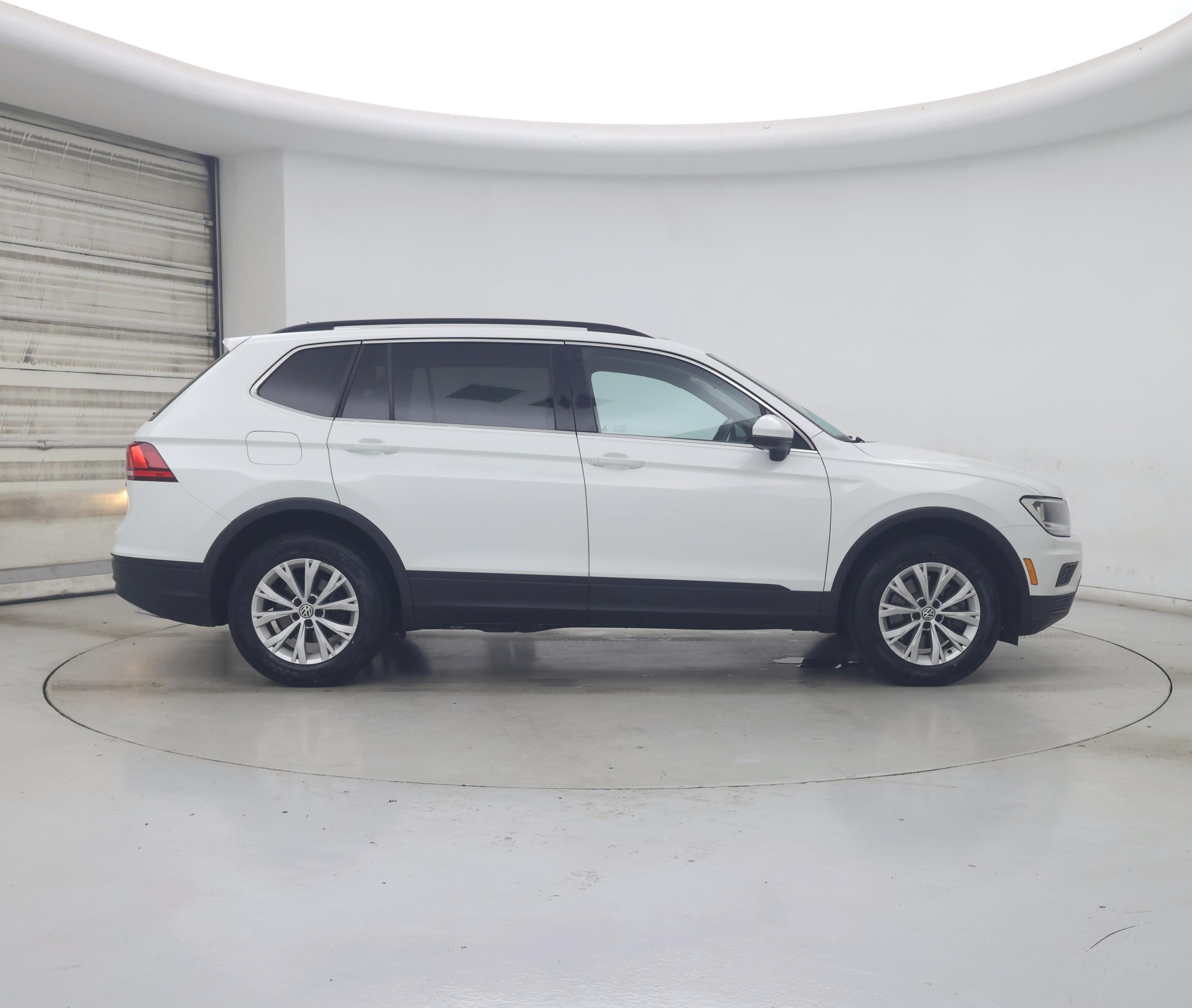 Thumbnail: 2019 Volkswagen Tiguan - 7