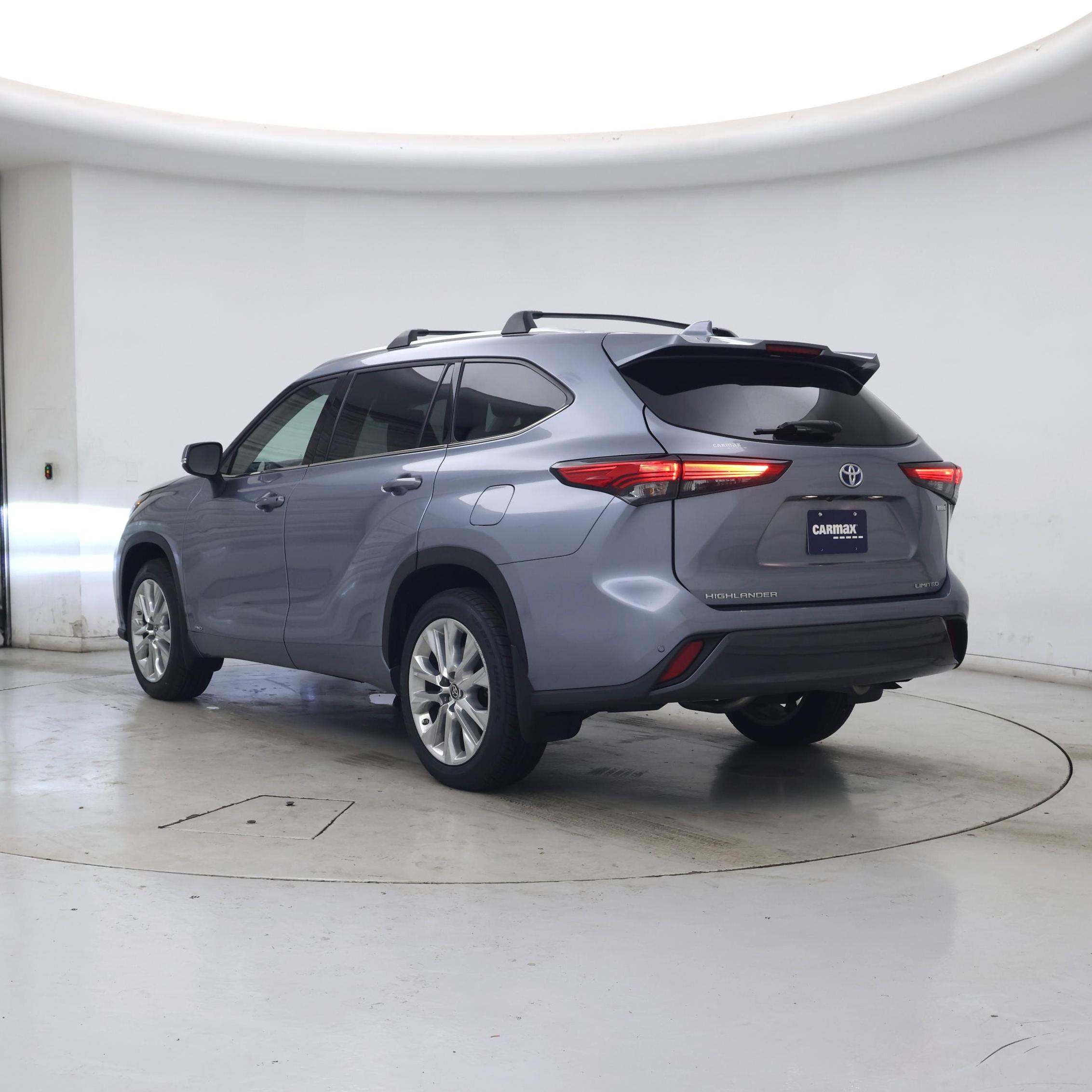 Thumbnail: 2023 Toyota Highlander - 2