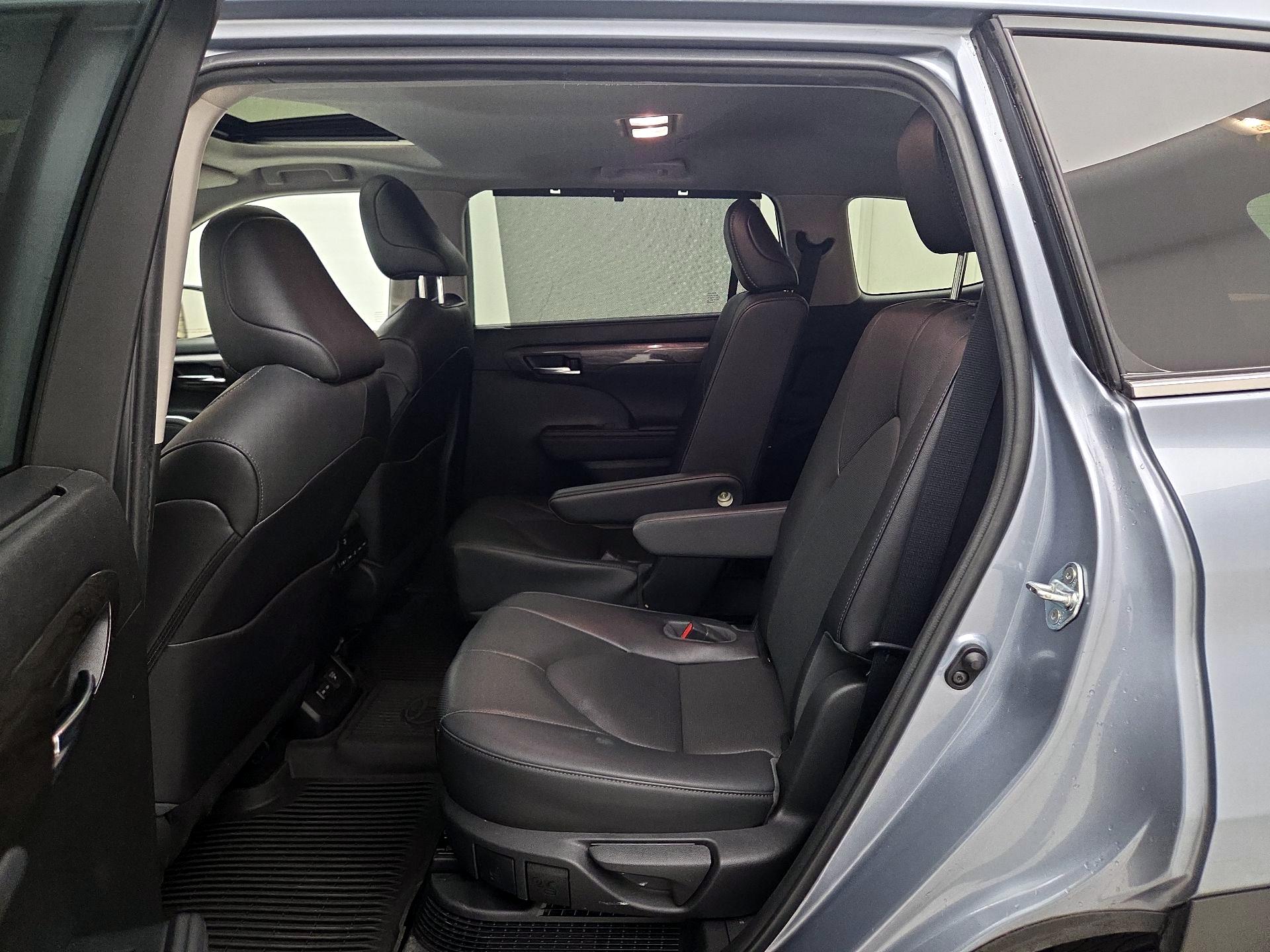 Thumbnail: 2023 Toyota Highlander - 20
