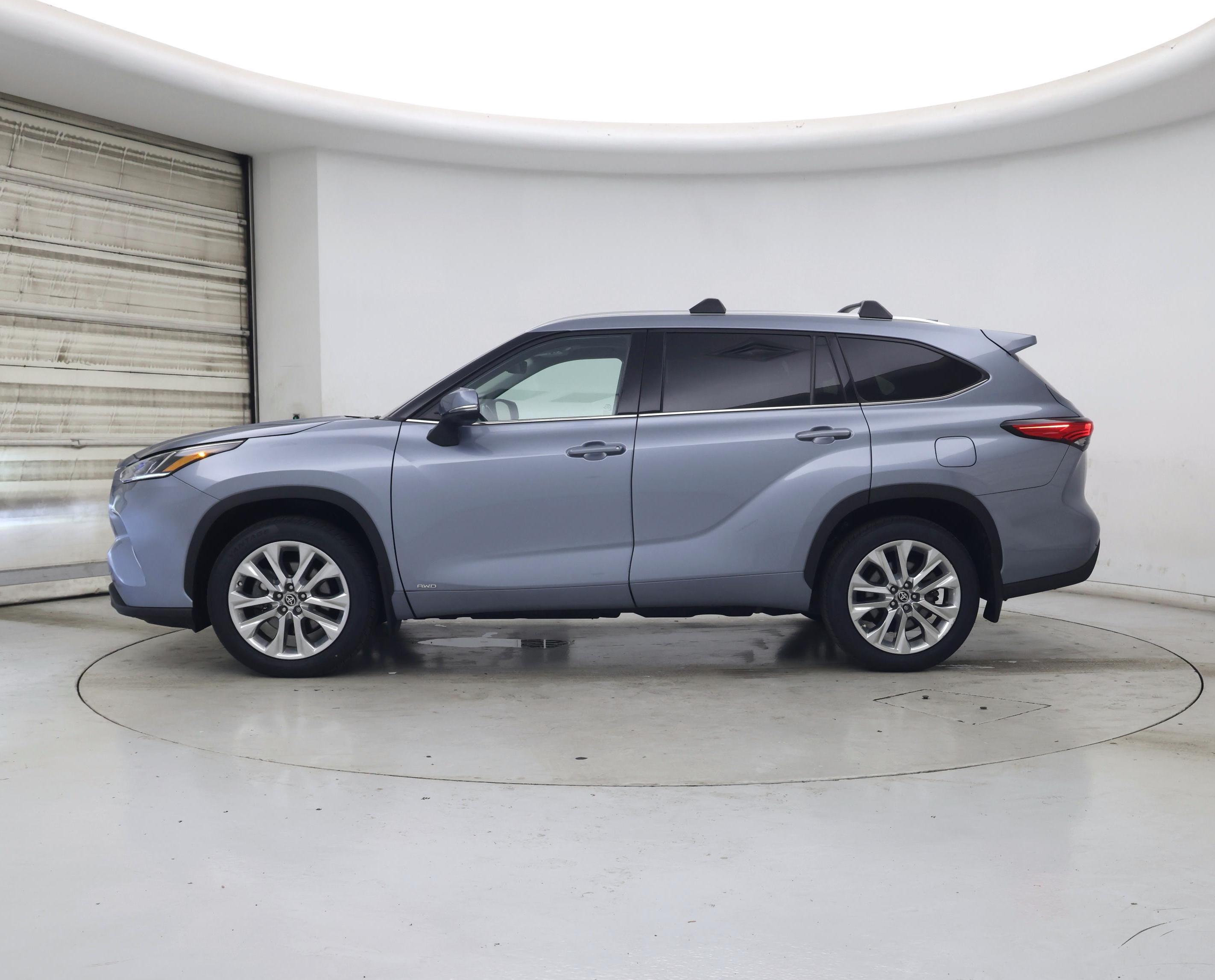 Thumbnail: 2023 Toyota Highlander - 3