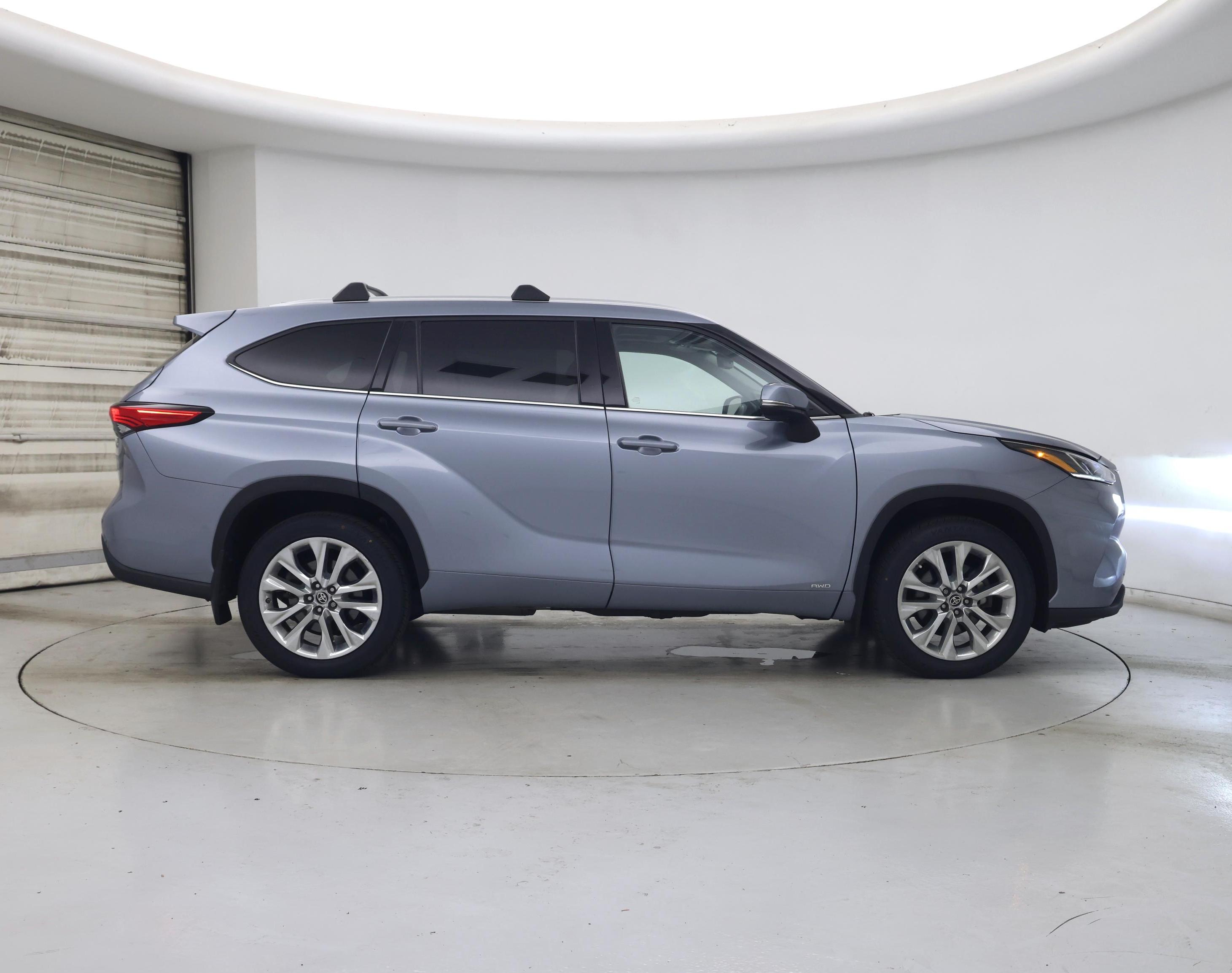 Thumbnail: 2023 Toyota Highlander - 7