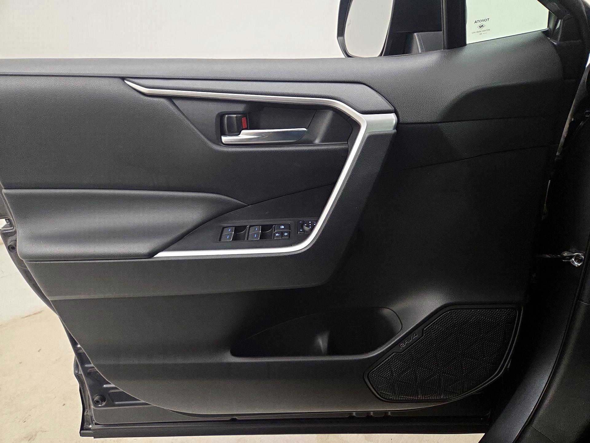 Thumbnail: 2022 Toyota RAV4 - 12