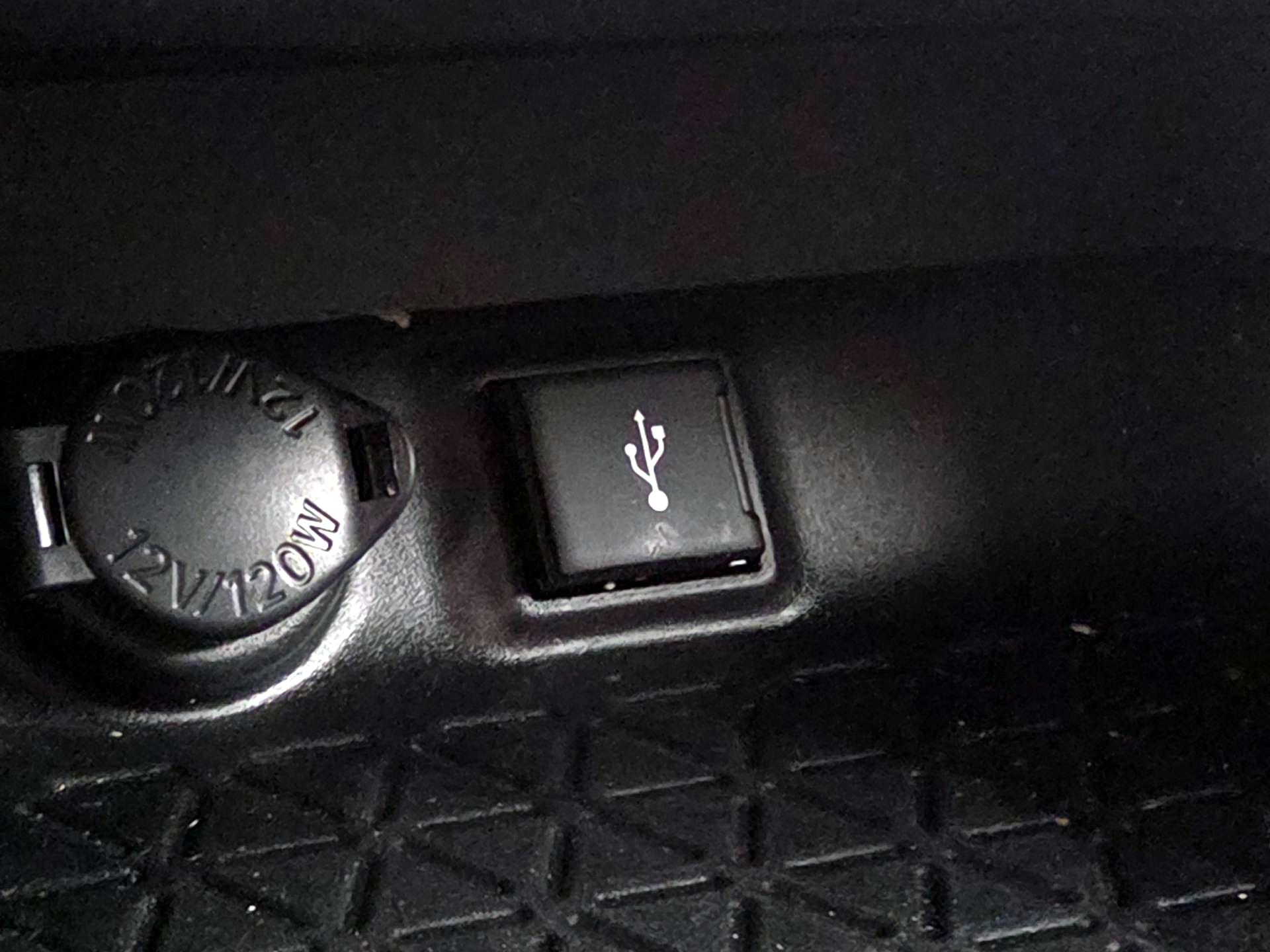 Thumbnail: 2022 Toyota RAV4 - 18
