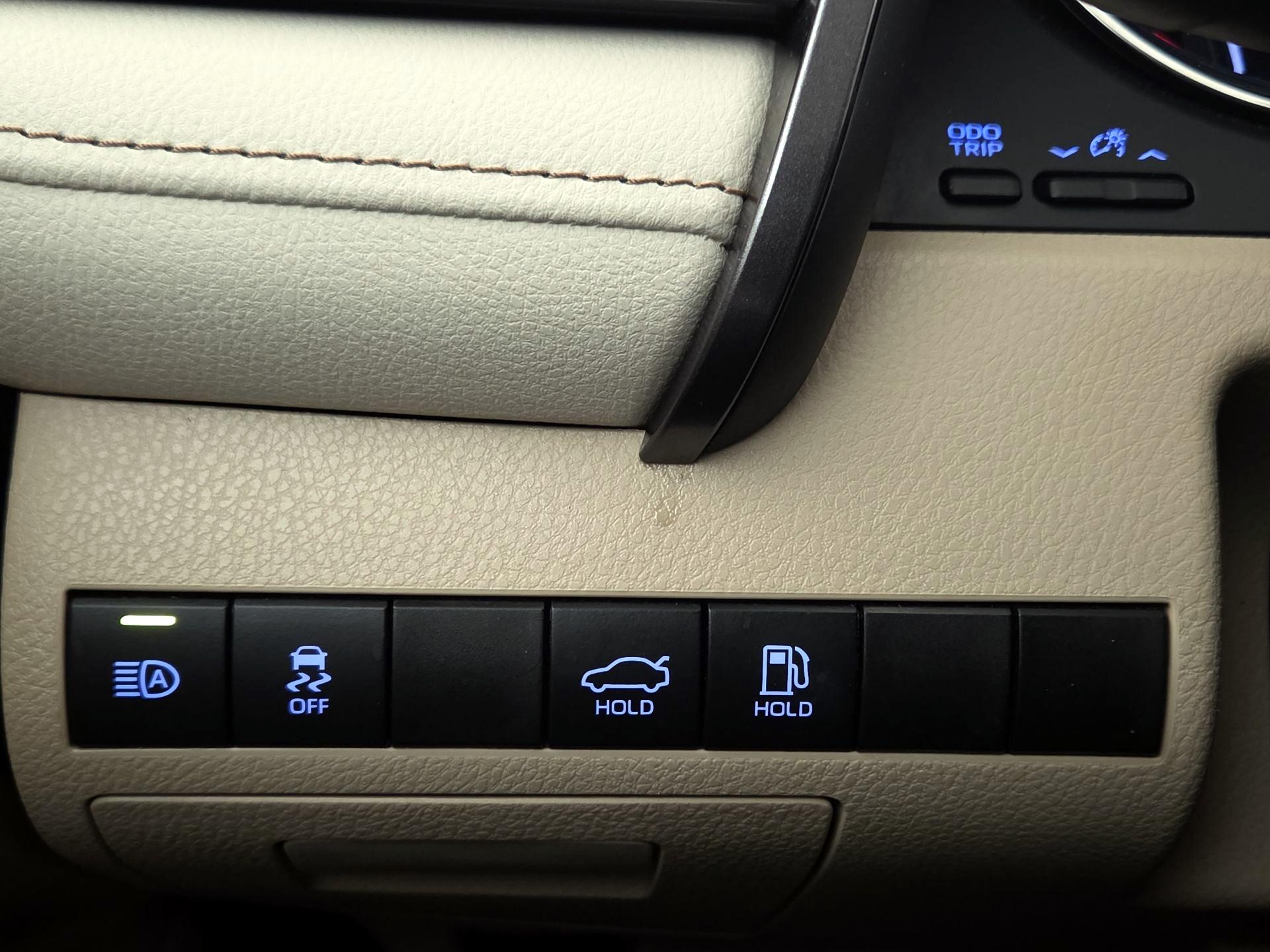 Thumbnail: 2019 Toyota Camry - 13
