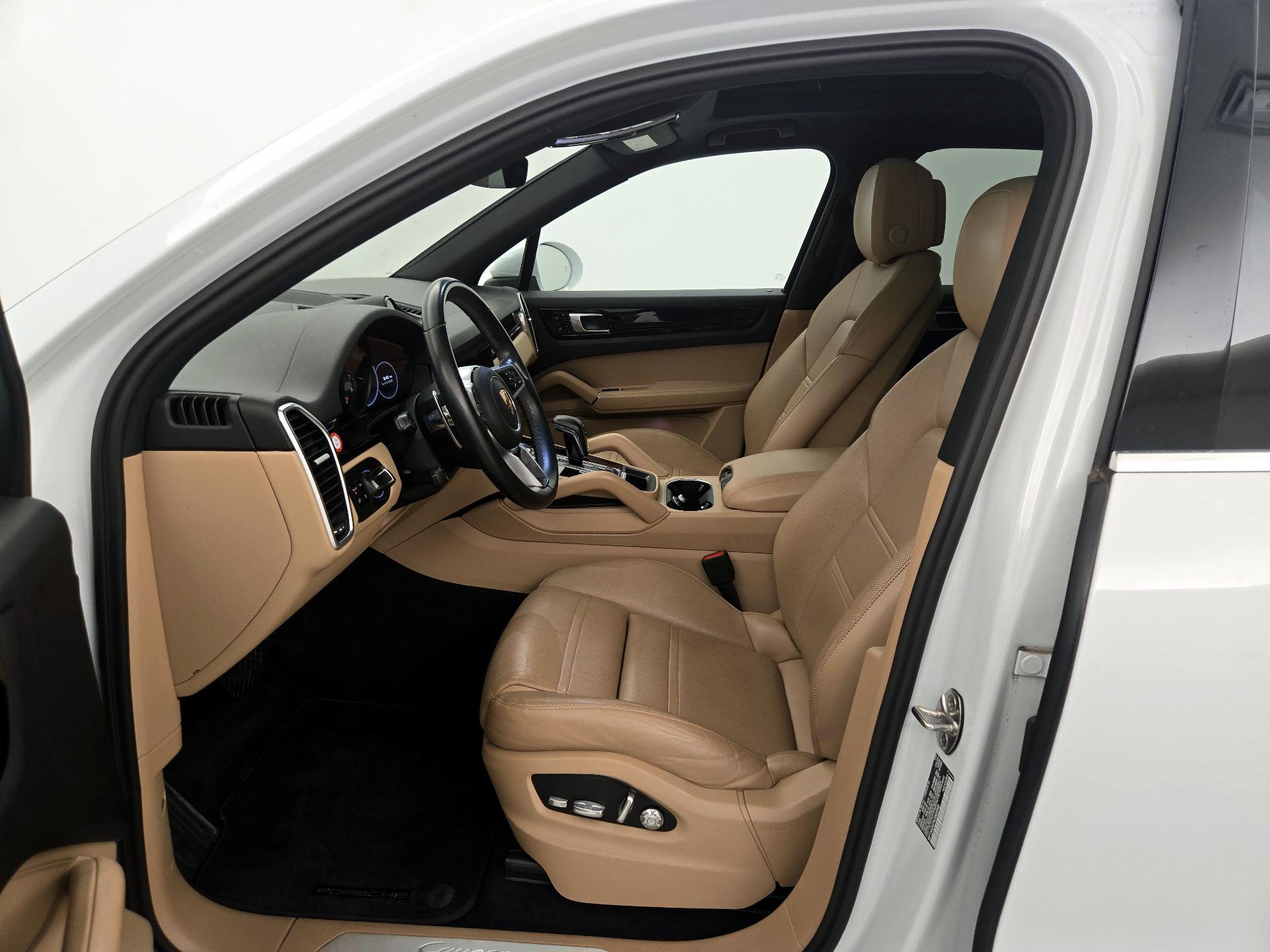 Thumbnail: 2020 Porsche Cayenne - 11