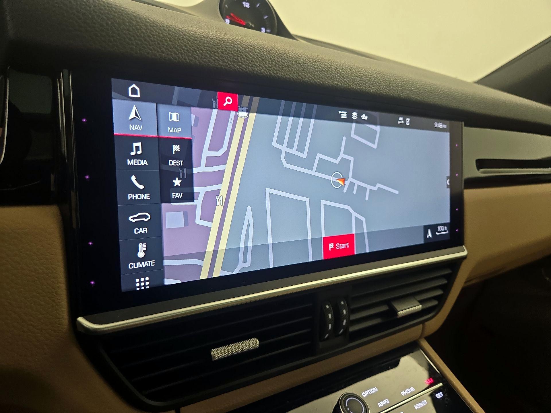 Thumbnail: 2020 Porsche Cayenne - 14