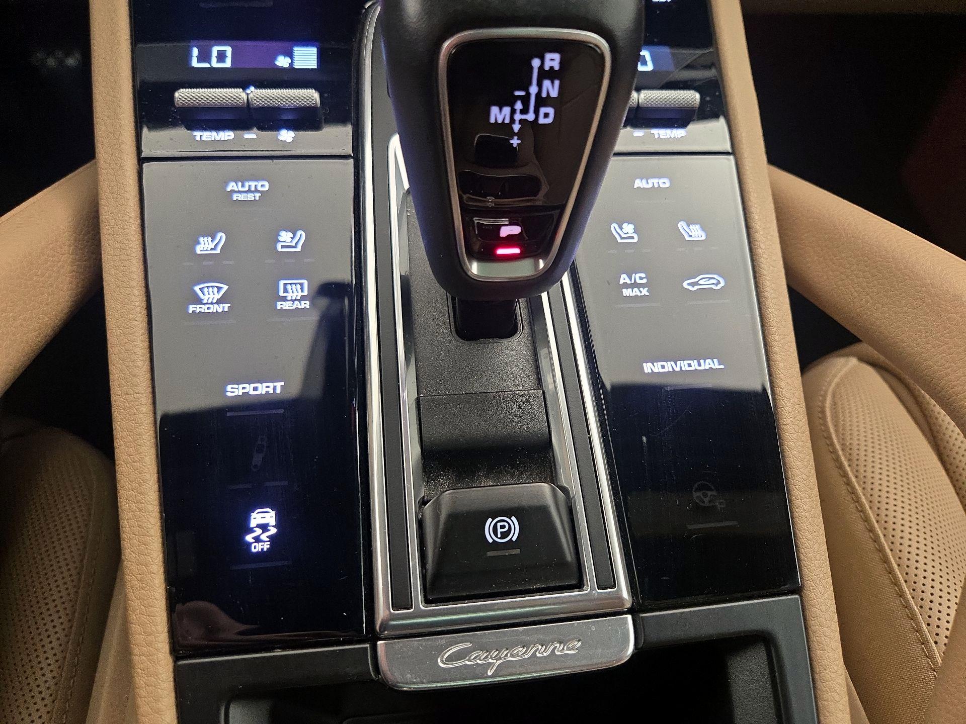 Thumbnail: 2020 Porsche Cayenne - 17