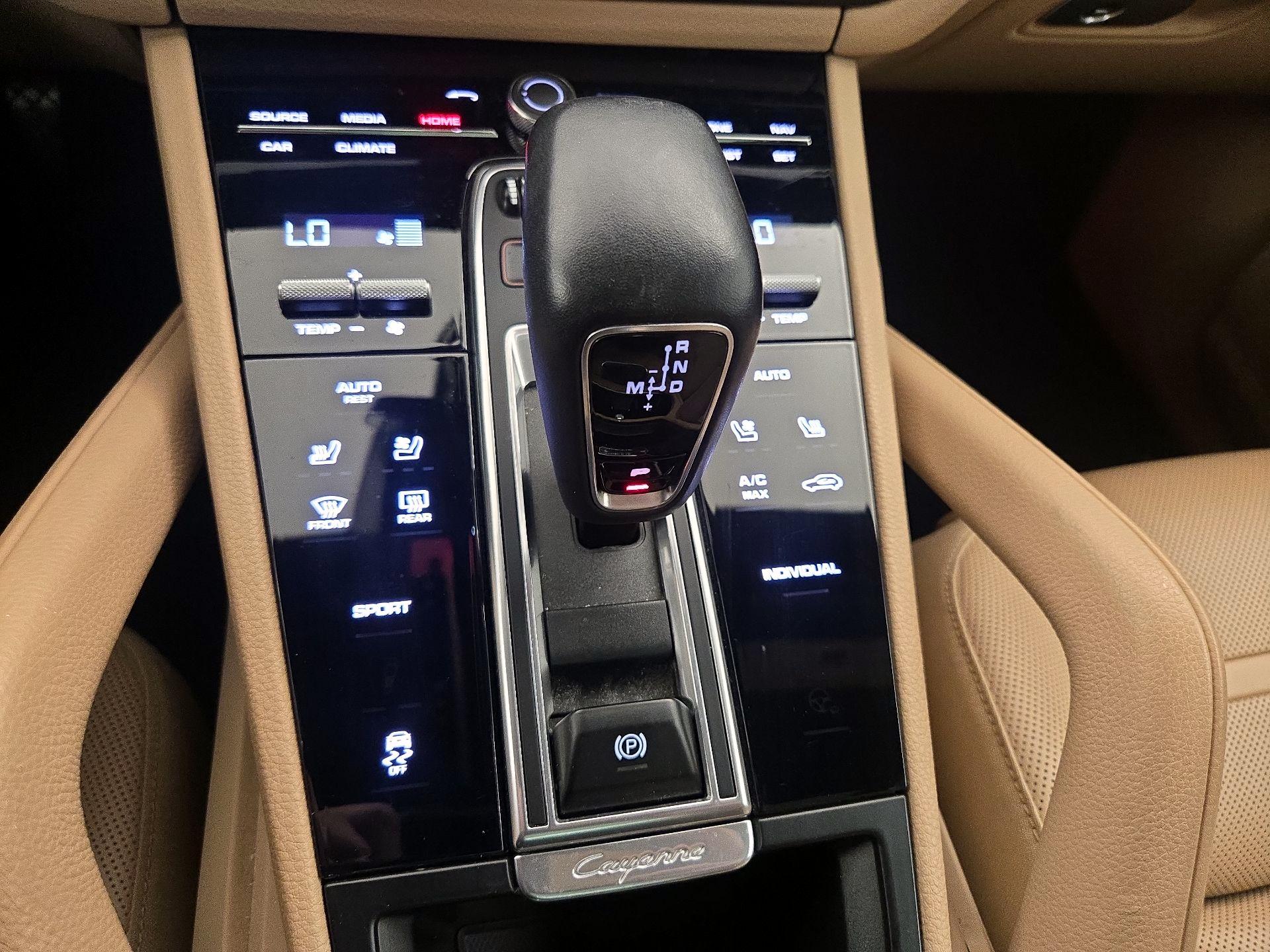 Thumbnail: 2020 Porsche Cayenne - 18