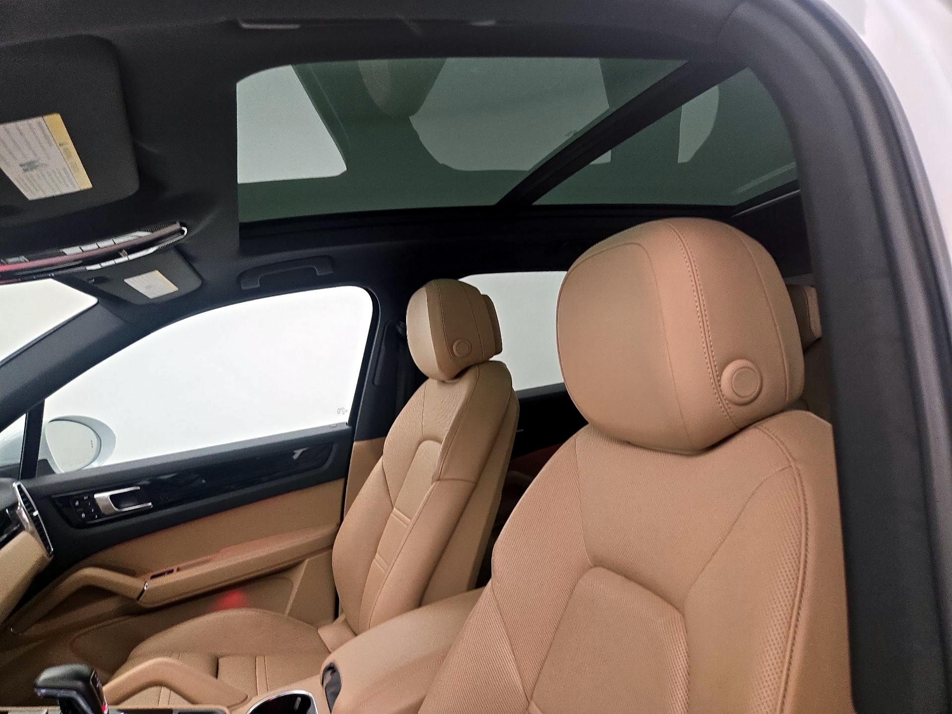 Thumbnail: 2020 Porsche Cayenne - 20