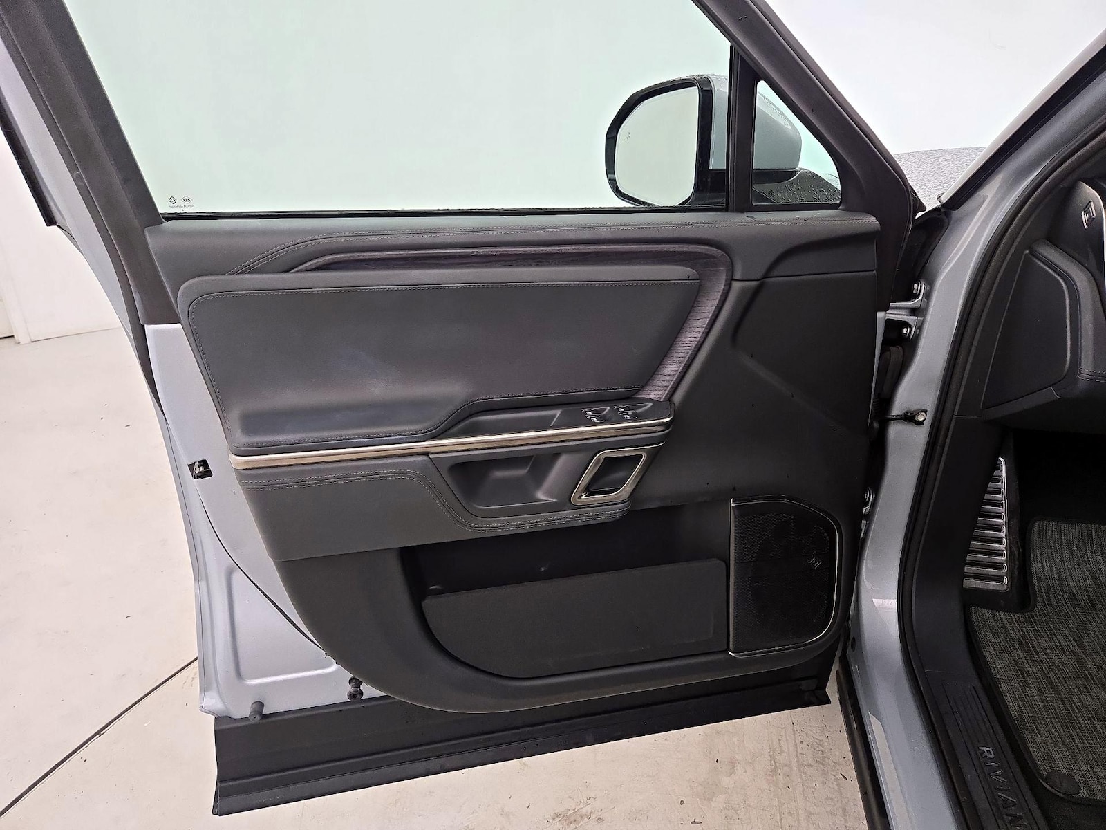 2024 Rivian R1S Adventure - Photo 13
