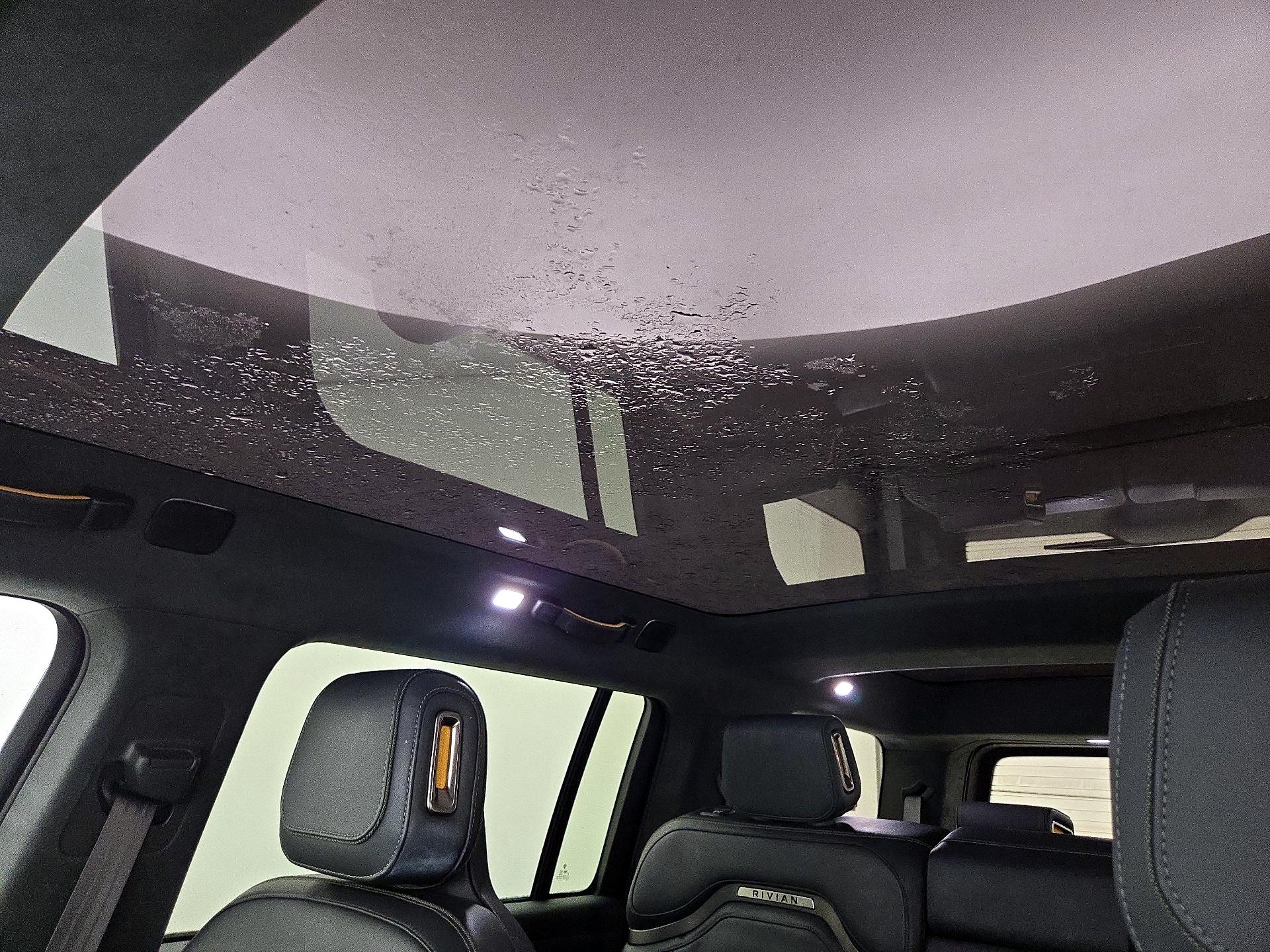 Thumbnail: 2024 Rivian R1S - 18