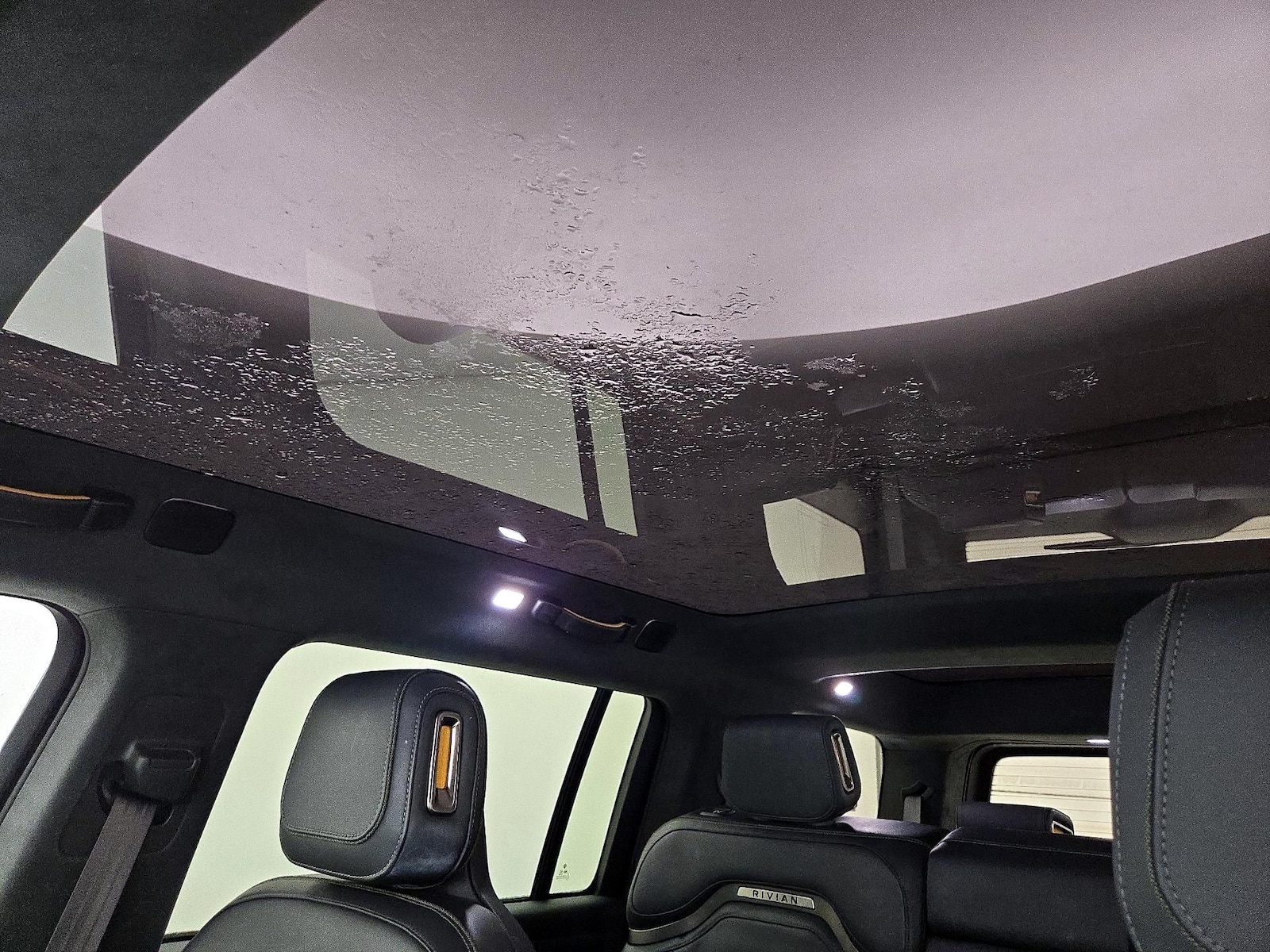 2024 Rivian R1S Adventure - Photo 19