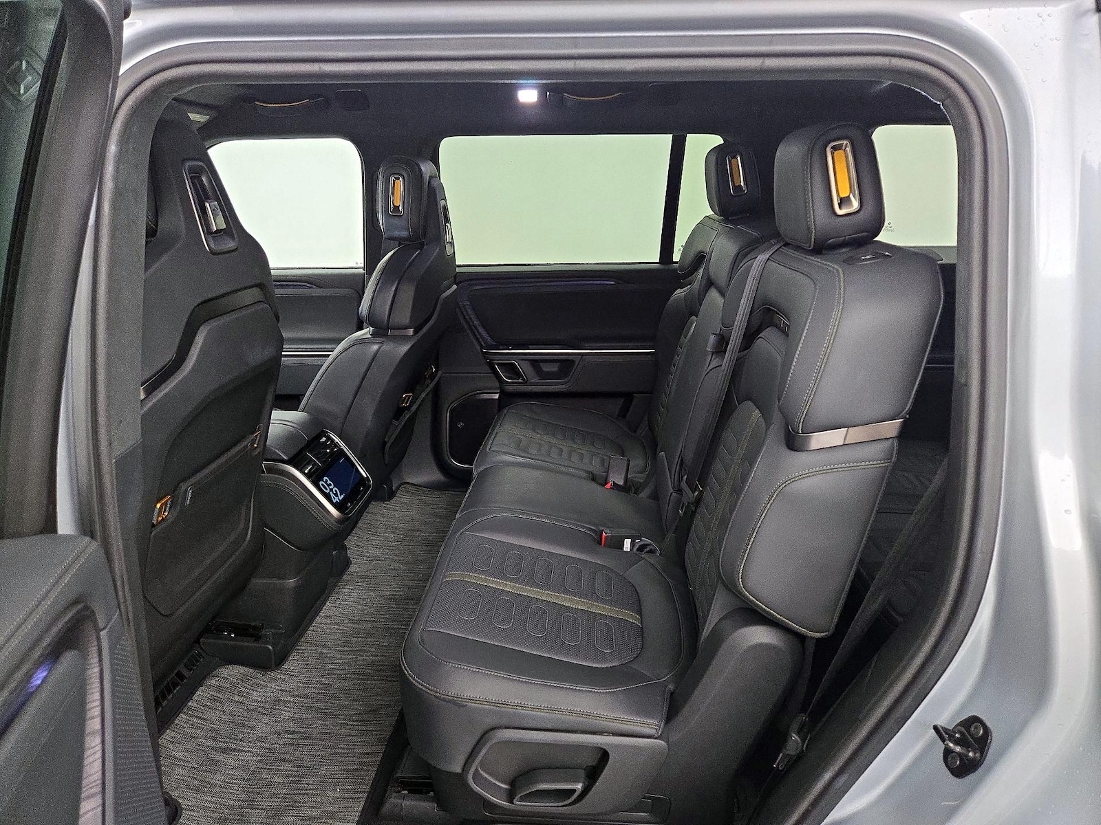 2024 Rivian R1S Adventure - Photo 20