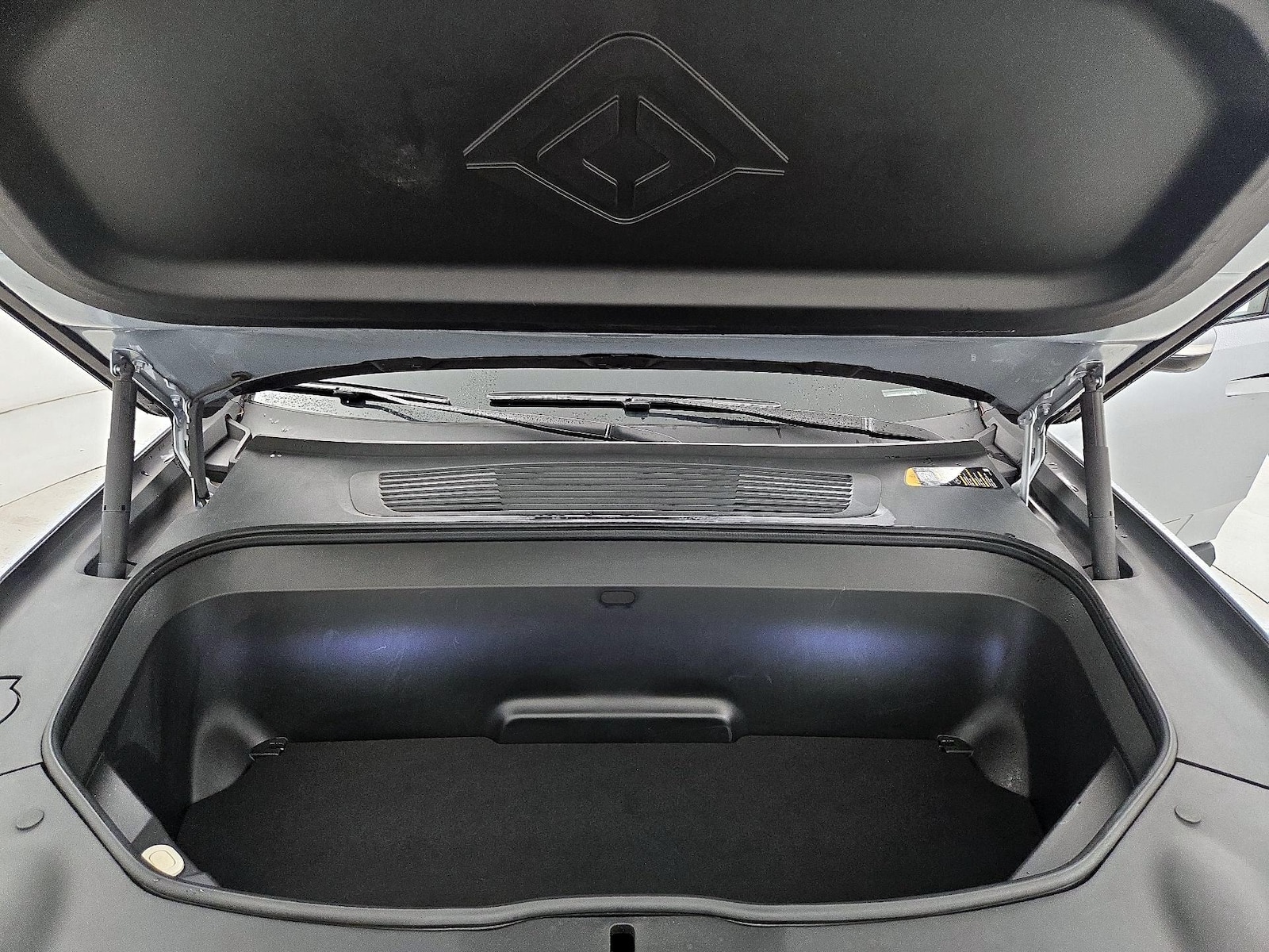 2024 Rivian R1S Adventure - Photo 24