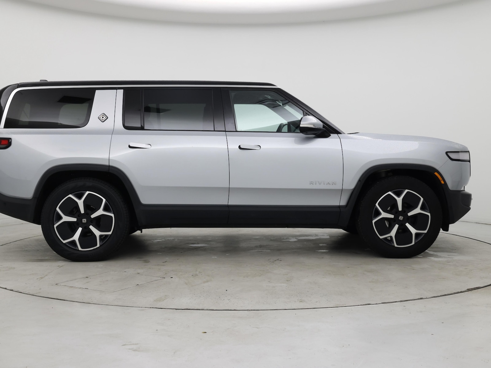 2024 Rivian R1S Adventure - Photo 8