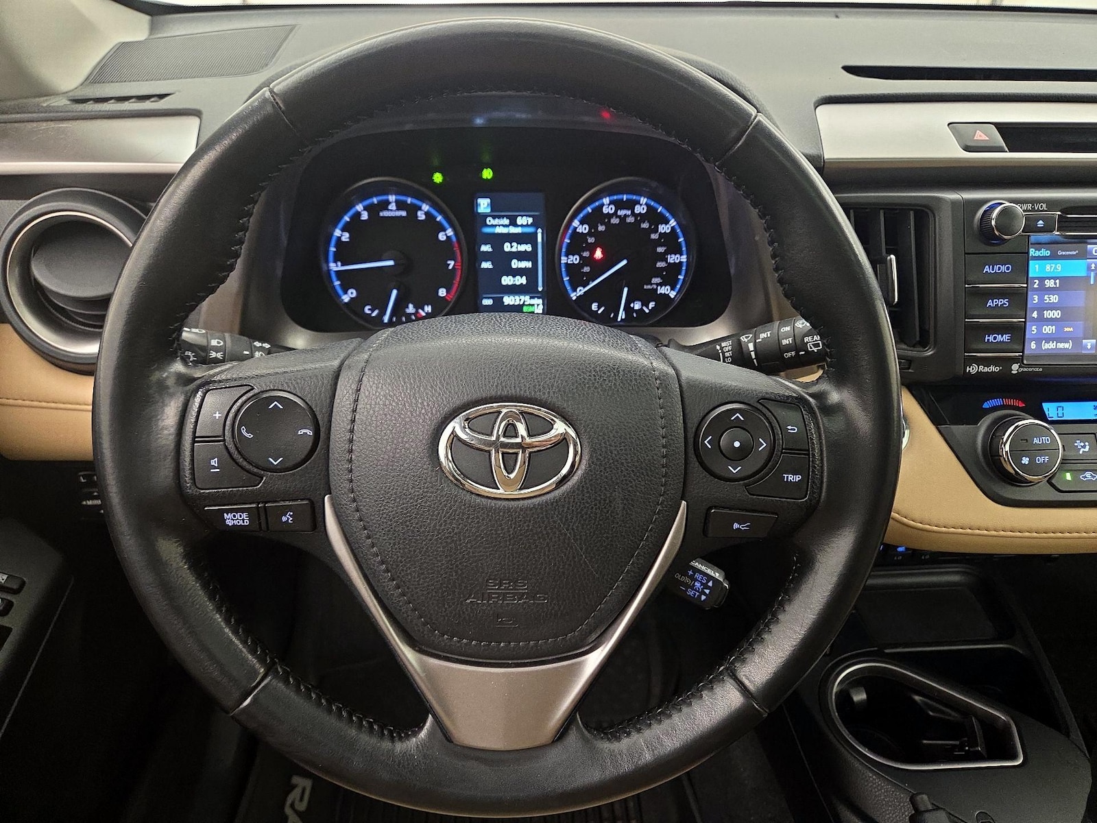 2018 Toyota RAV4 XLE - Photo 11