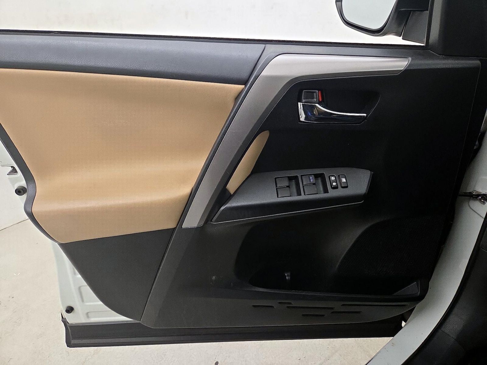 2018 Toyota RAV4 XLE - Photo 13