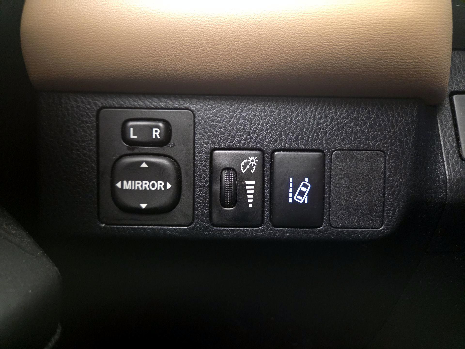 Thumbnail: 2018 Toyota RAV4 - 13